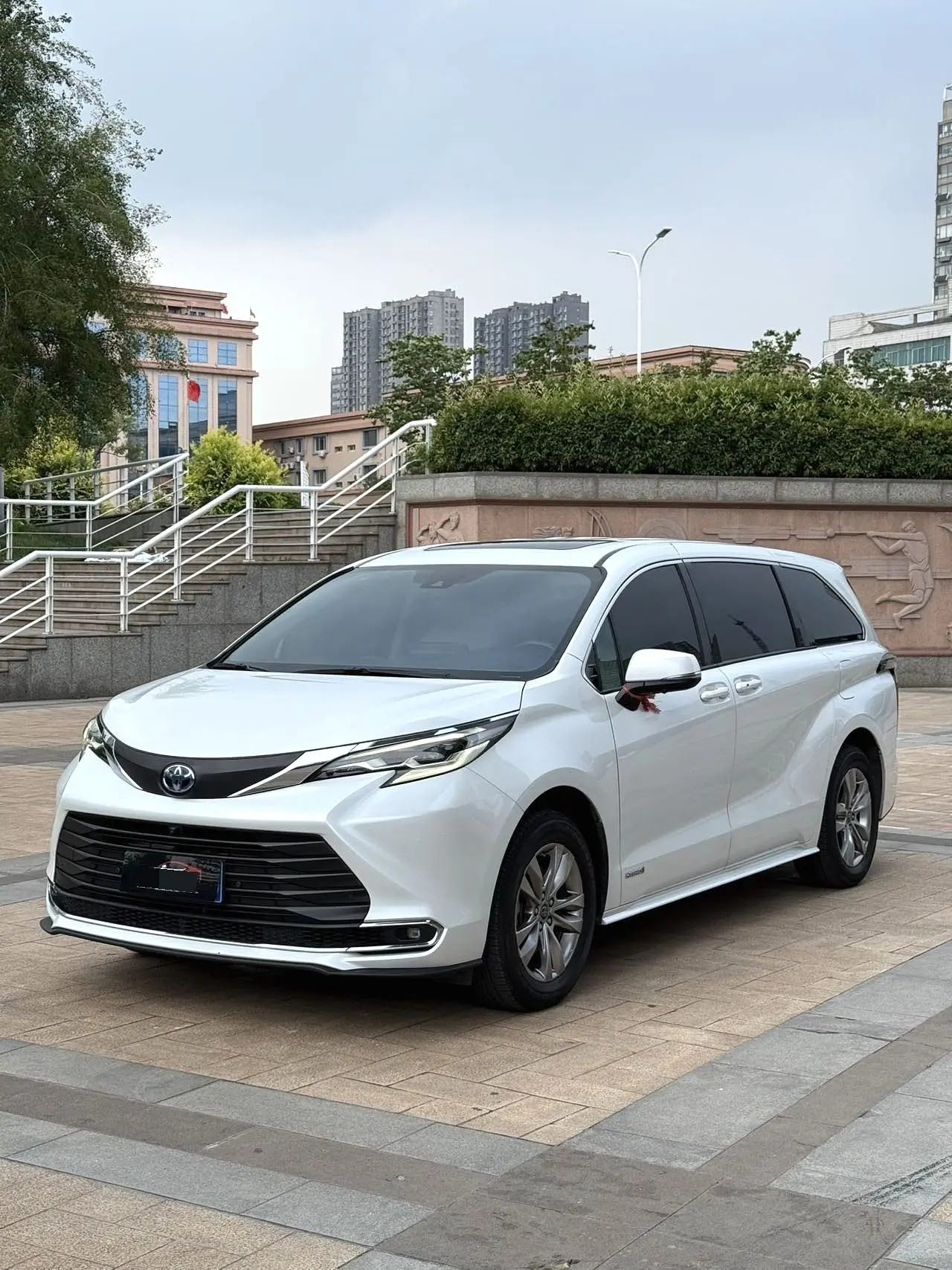 Toyota 2023 Sienna 2.5 CVT Comfort Edition Automatic exterior