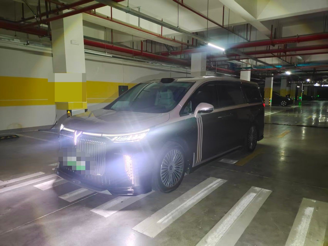 LanTu 2025 Dreamer PHEV 1.5T AWD Flagship Qiankun Edition, Automatic Transmission exterior