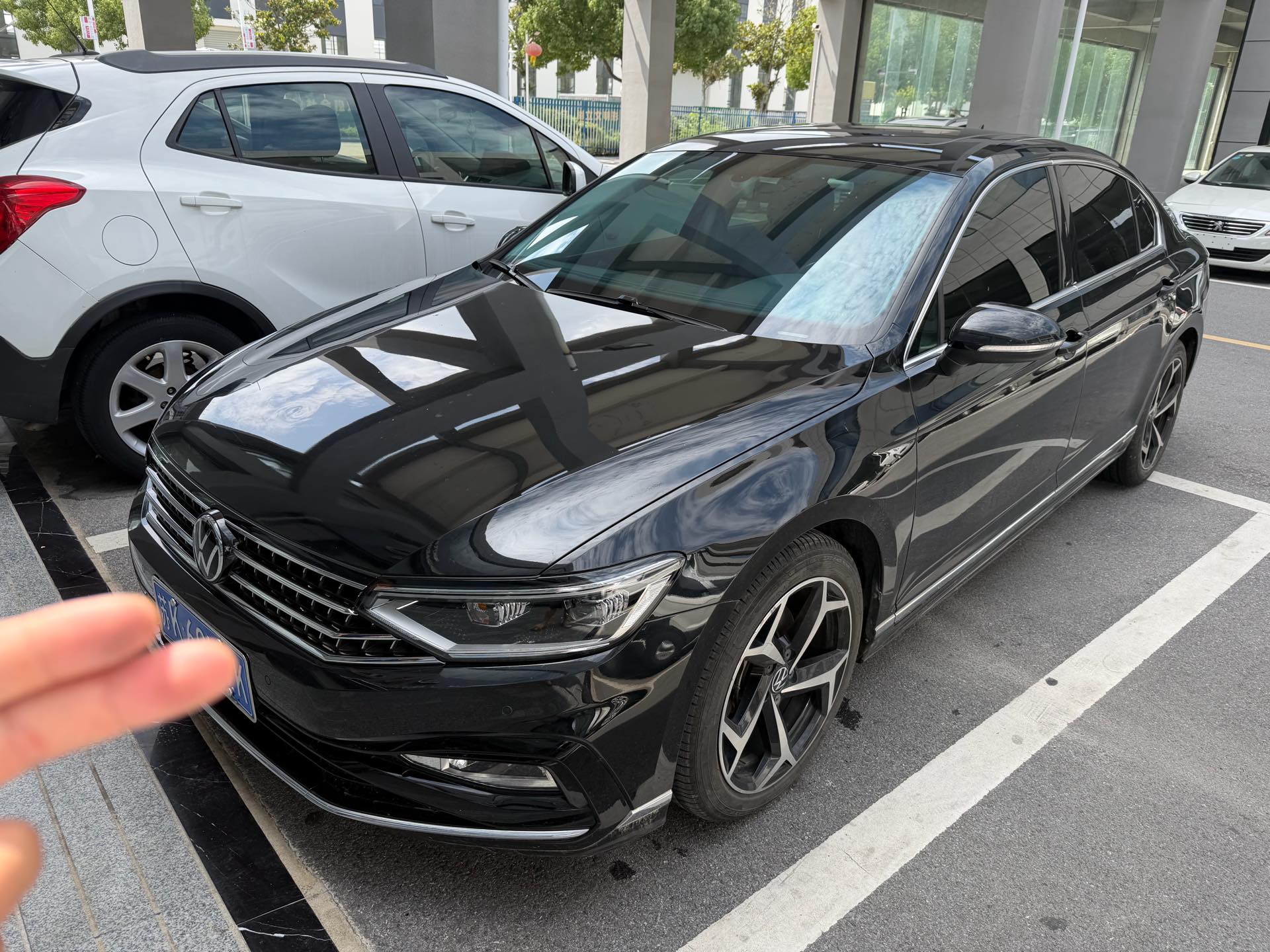 Volkswagen 2023 Magotan 2.0TSI 330TSI 2 Million Units Commemorative Edition Leading Trim, Automatic Transmission exterior