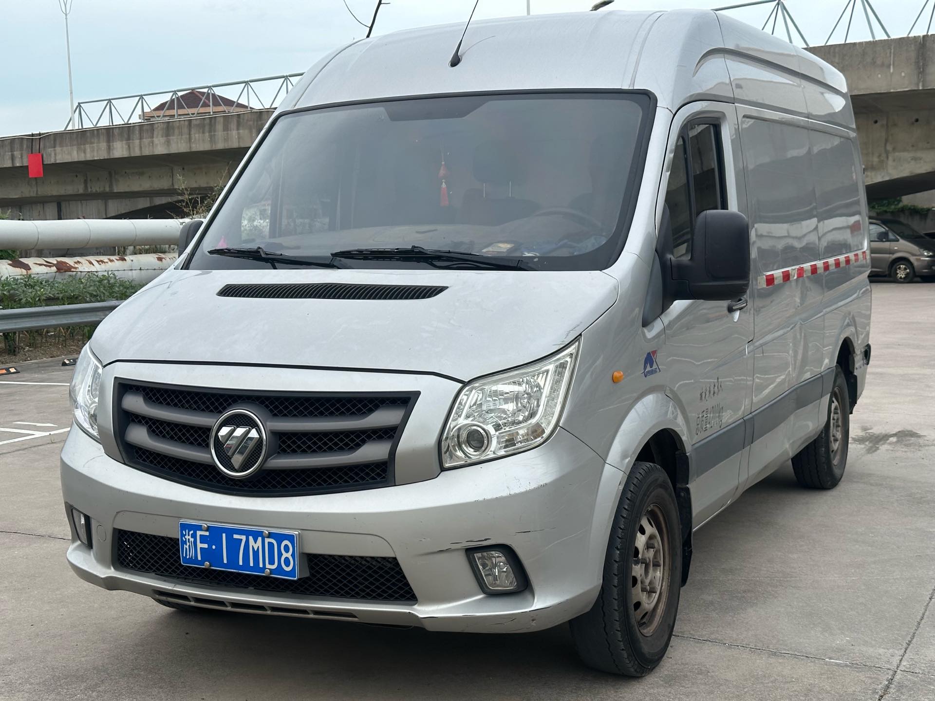 Foton 2023 Tuyao 2.0T Jixiang Van, Long Wheelbase, Medium Roof, Single Rear Tire, 3-Seater, Automatic Transmission exterior
