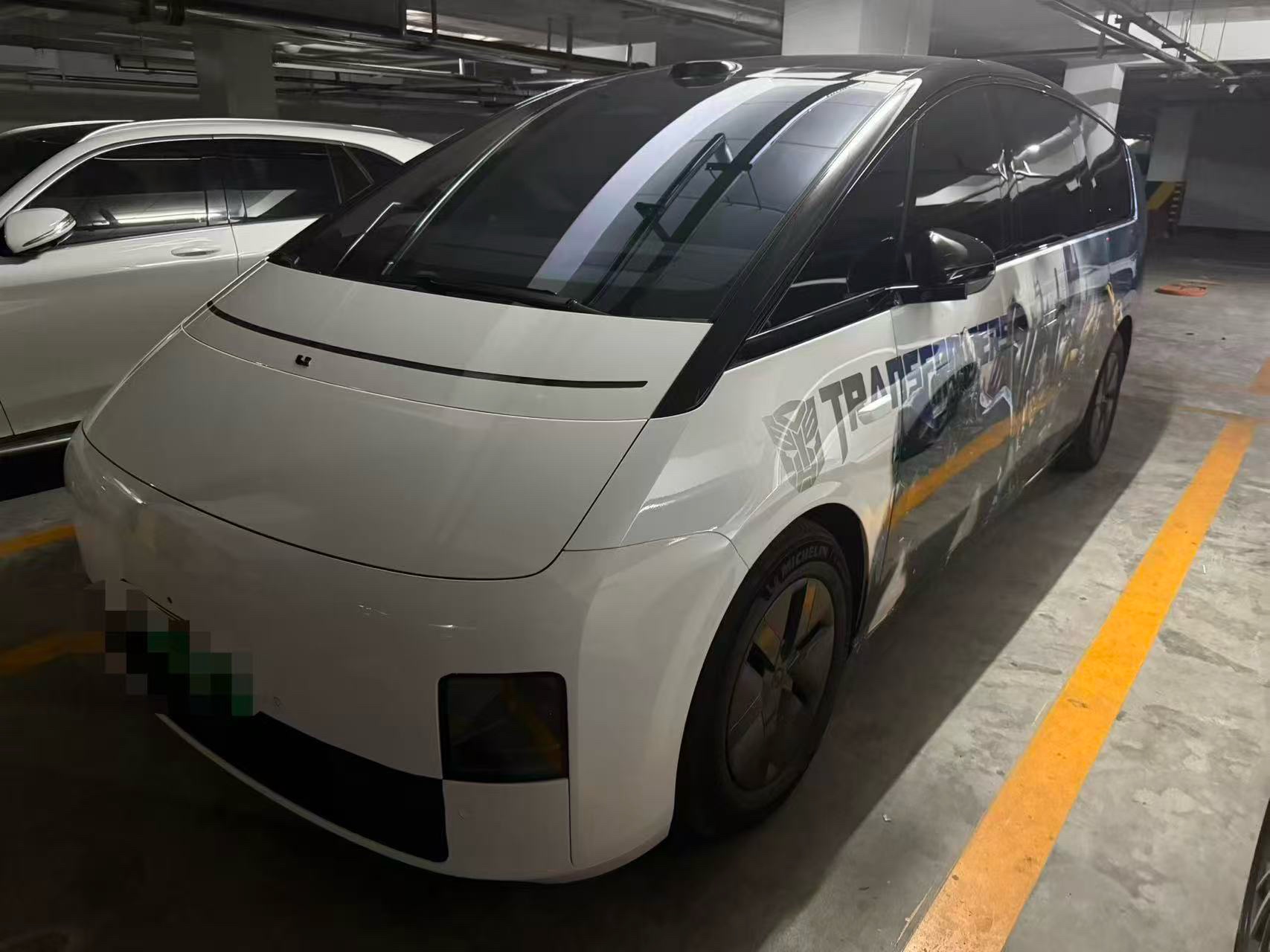 Li Auto 2025 MEGA Home Family Special Edition, Automatic Transmission exterior