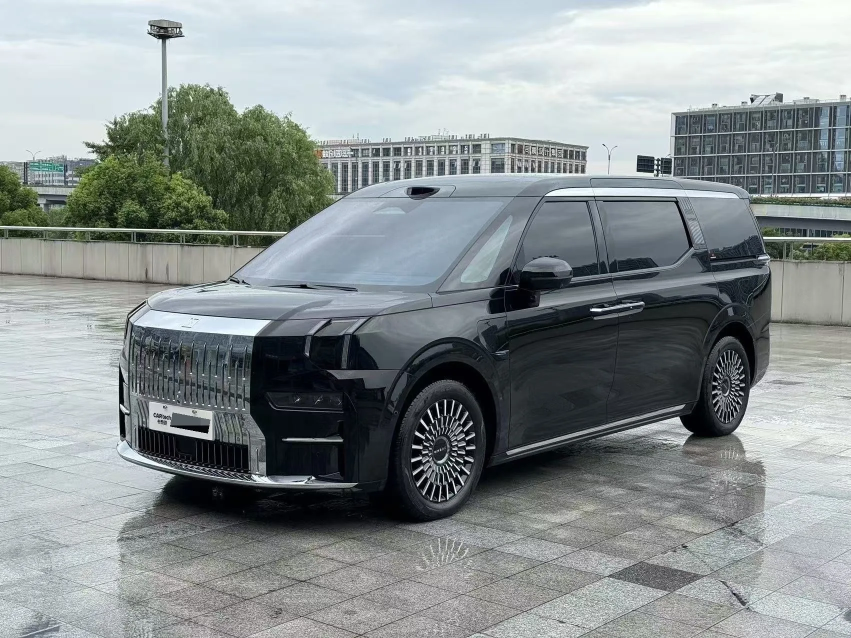 Extreme Krypton 009 2024 Model 7-Seat Aisle Edition 4WD 108kWh exterior