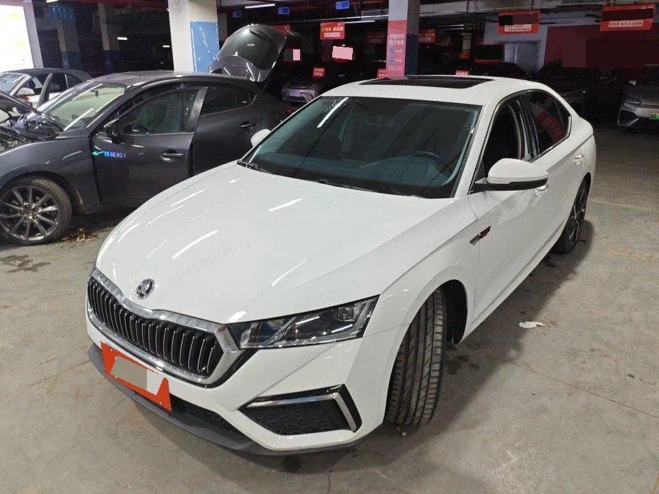 Octavia 2023 Facelift PRO TSI280 Premium Edition exterior