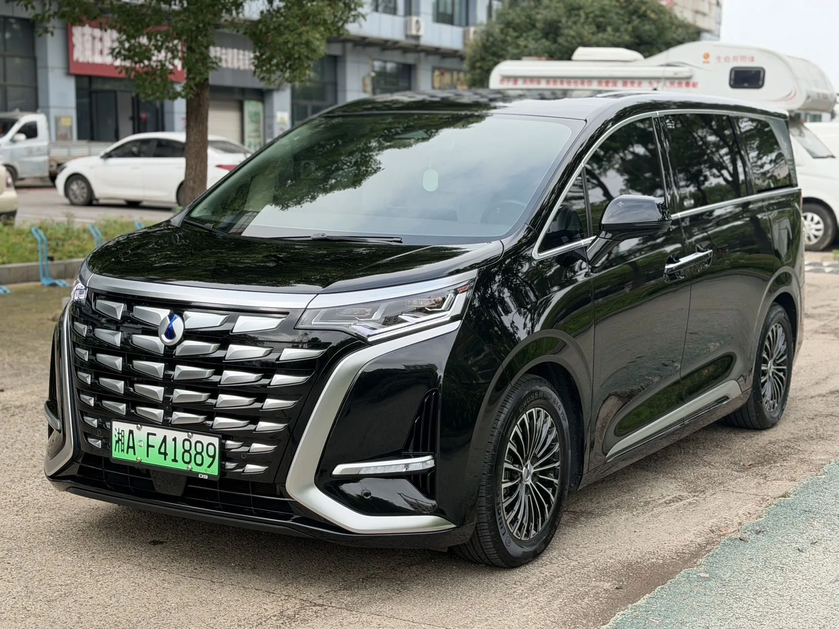 Denza D9 2024 DM-i 1050 Premium Edition