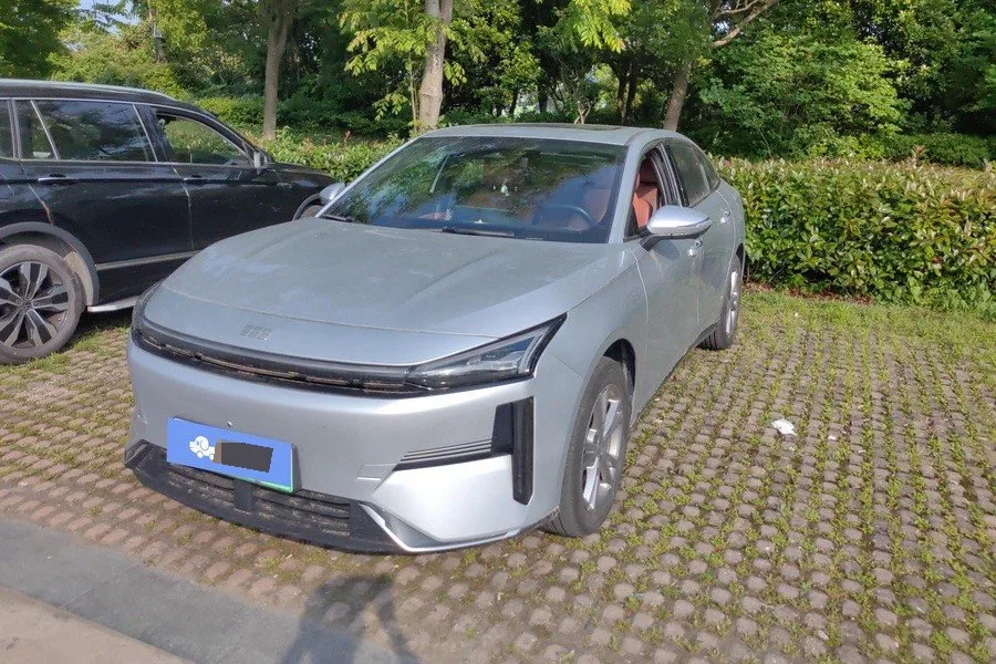 Geely Galaxy 2025 L6 EM-i 1.5 140km Exploration+ Edition Automatic exterior