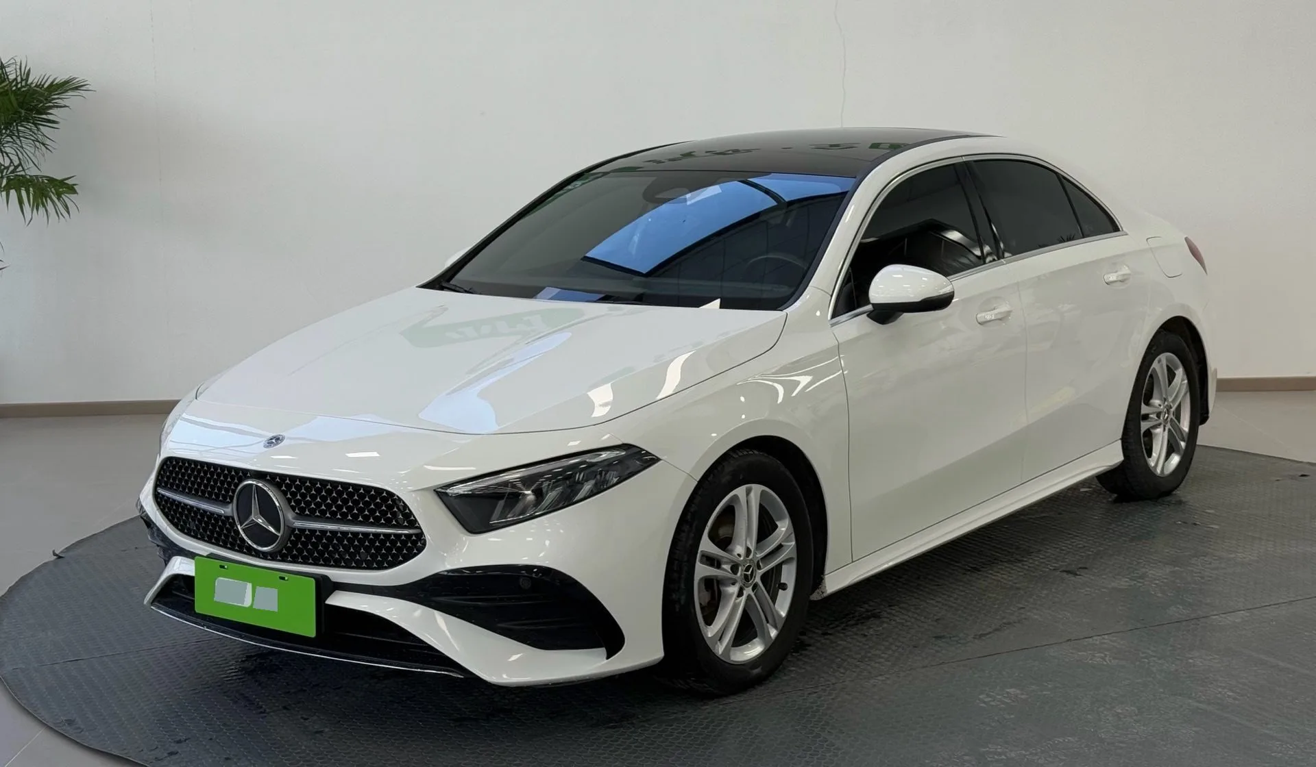 2023 Mercedes-Benz A-Class A 180 L 1.3T Automatic exterior