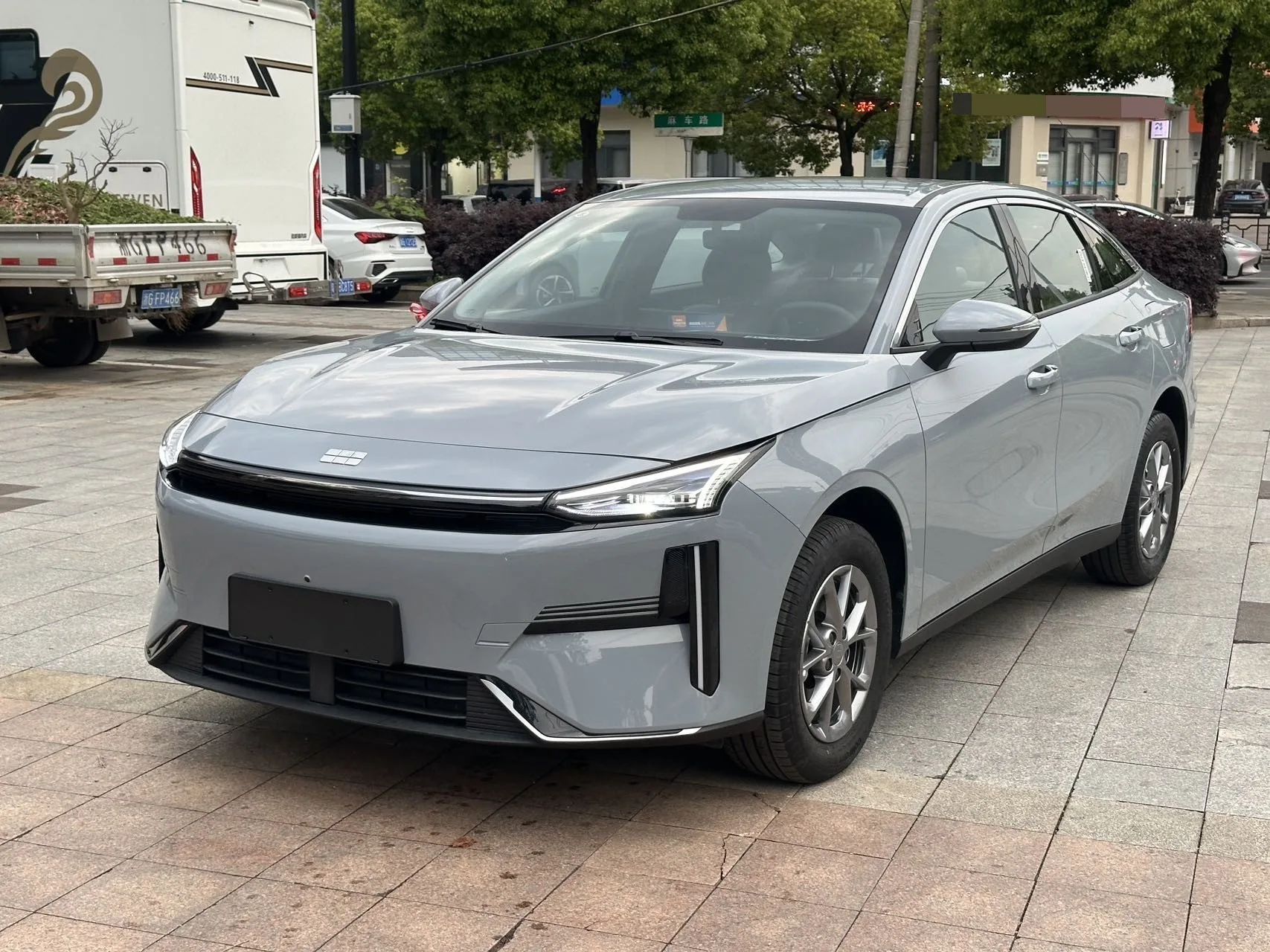 Geely Galaxy 2025 L6 EM-i 1.5 60km Start-up Edition Automatic exterior