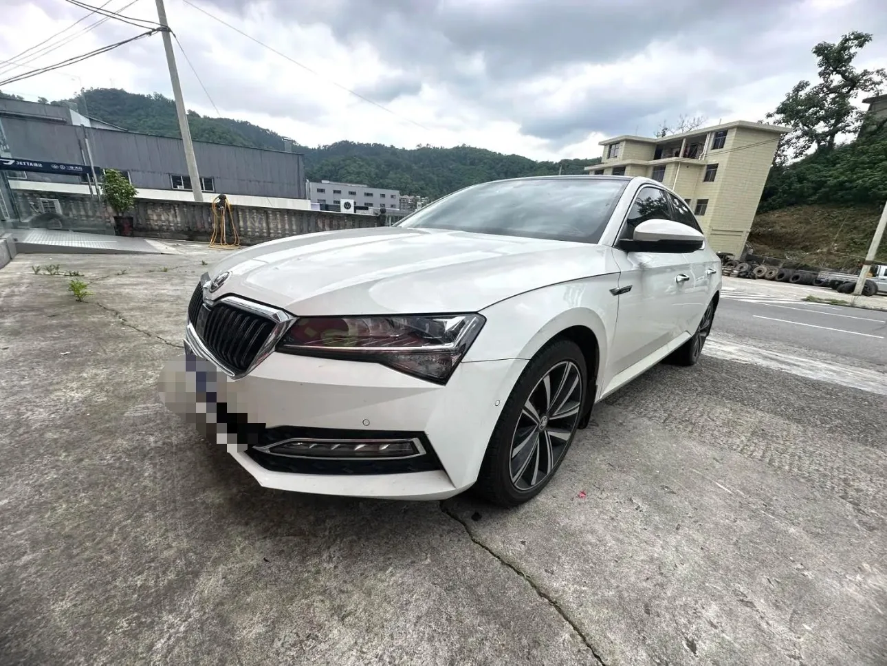 Skoda Superb 2023 Facelift TSI330 DSG Luxury Edition exterior