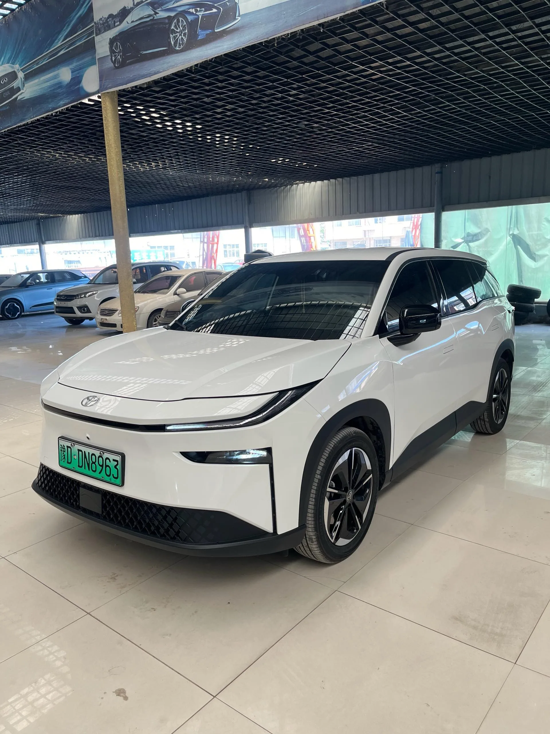 2025 Toyota Platina 3X 430 Air Automatic exterior