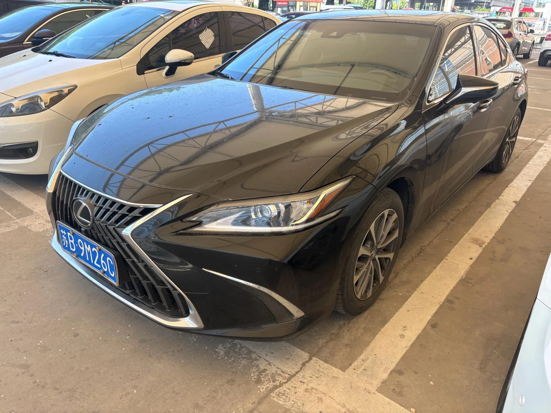 Lexus ES 2023 200 Premium Edition exterior