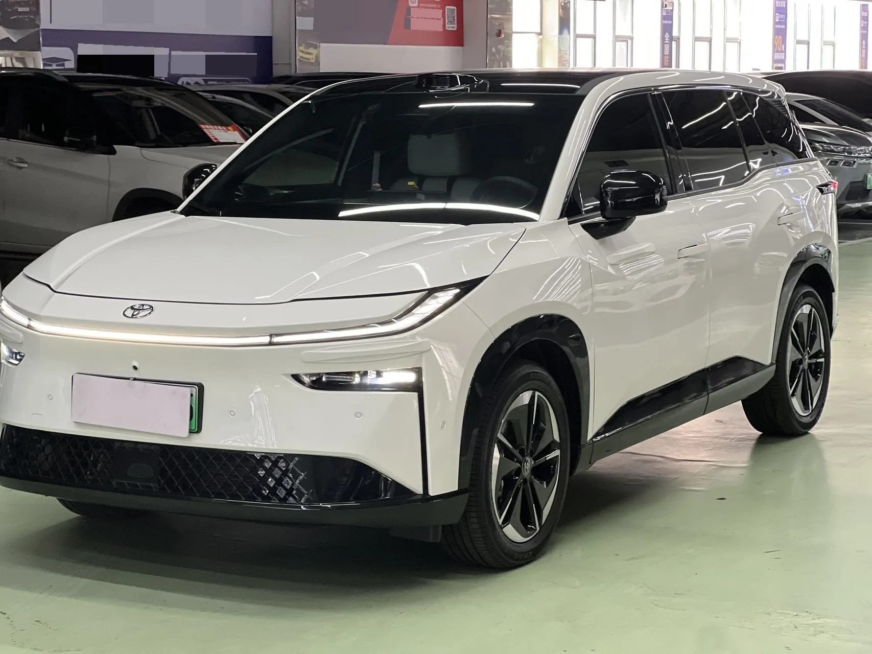2025 Toyota Platina 3X 520 Pro Advanced Intelligent Driving Edition (Automatic Transmission) exterior