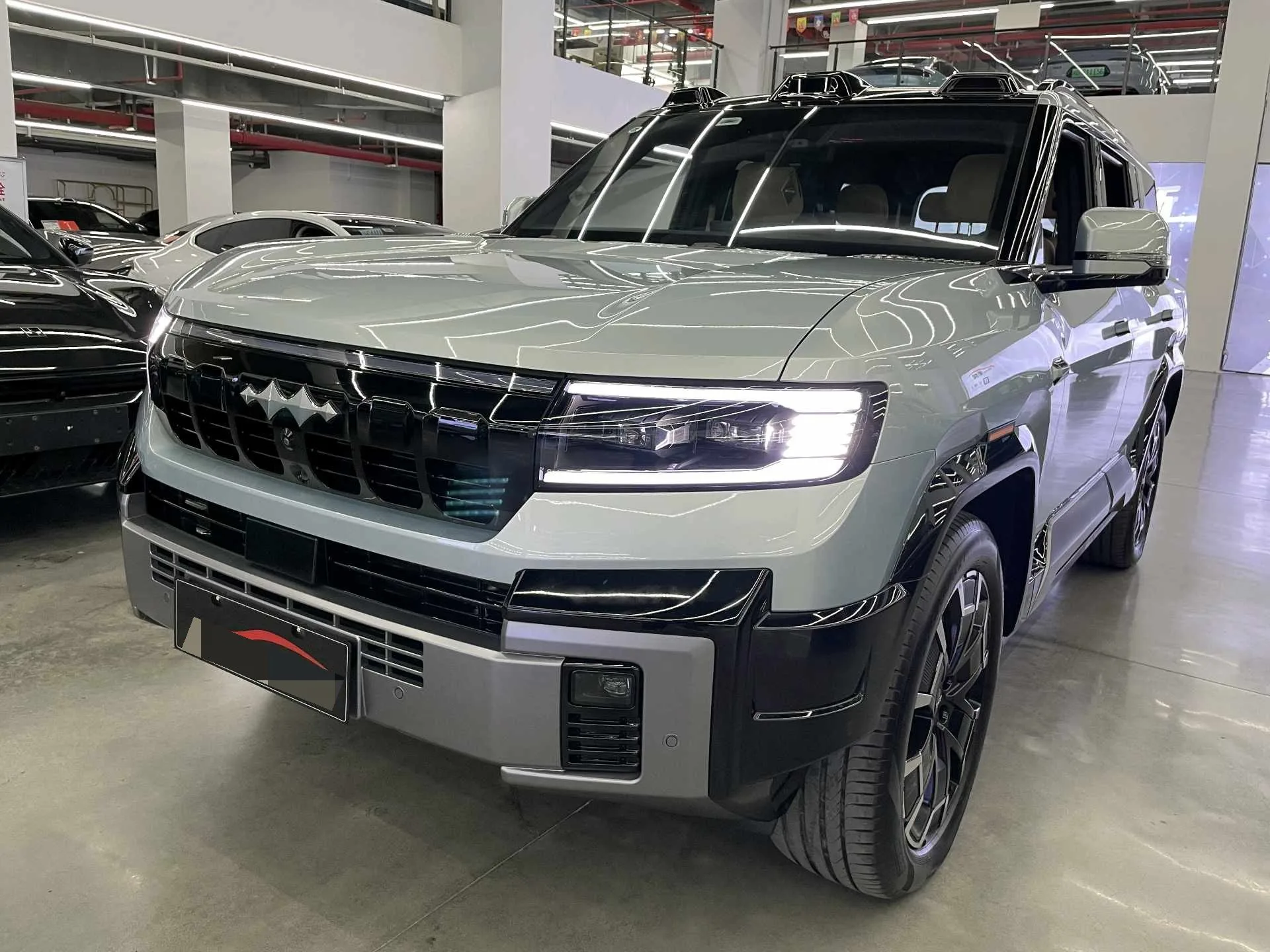 Fangchengbao 2025 Model Year Leopard 8 2.0T CVT "Intelligence and Courage" Flagship Edition 7-Seater Automatic Transmission exterior