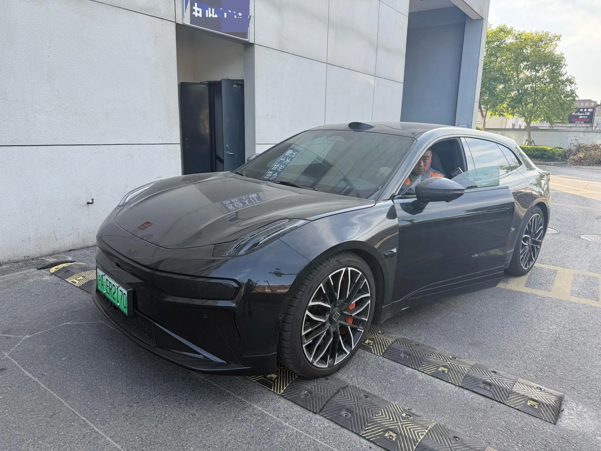 Jike 2025 Model Jike 001 YOU Edition 100kWh 4WD Automatic exterior