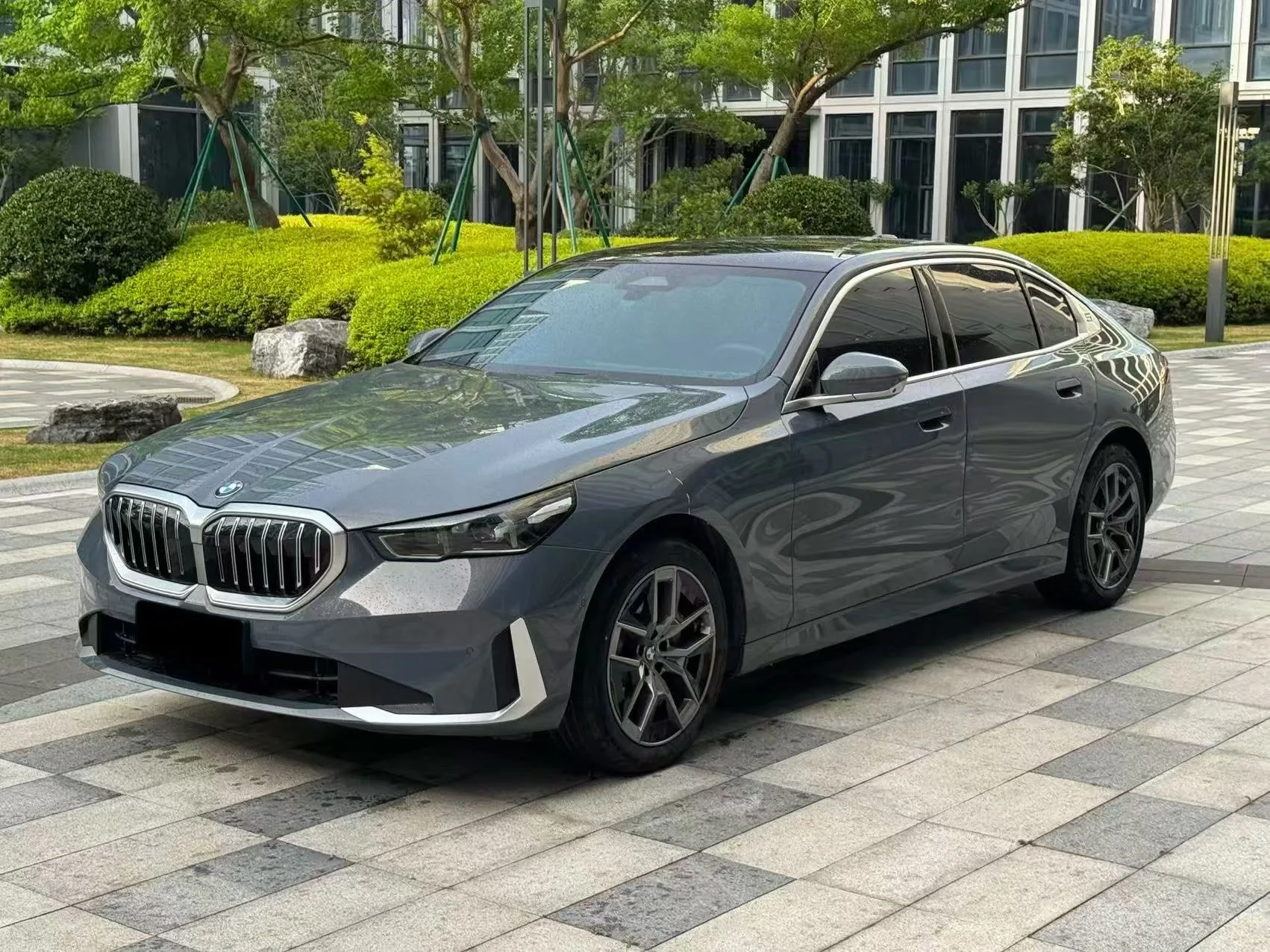 2024 BMW 5 Series 530Li 48V 2.0T Leading Edition Luxury Package Automatic Transmission exterior