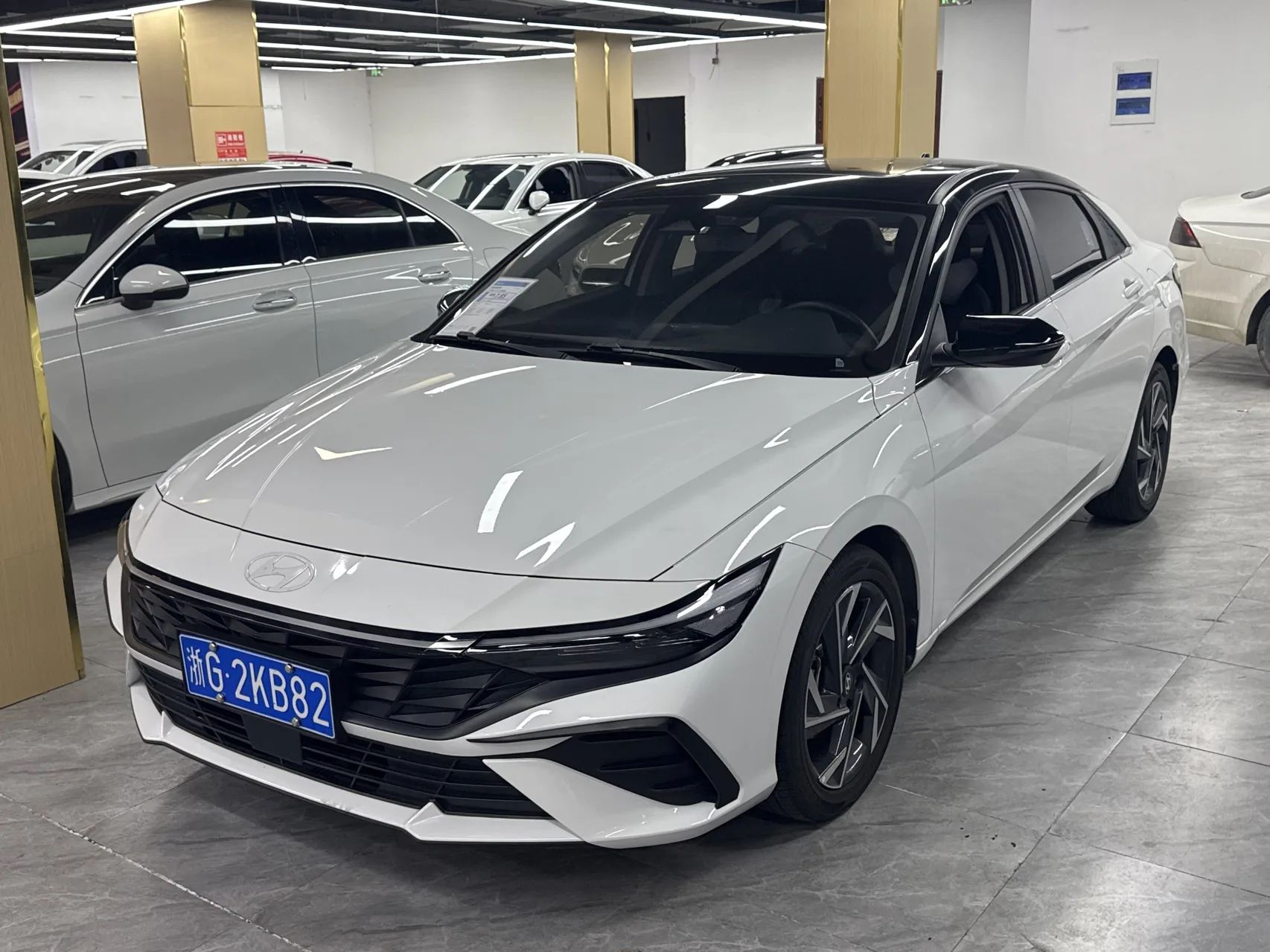 2023 Elantra 1.5L CVT LUX Premium Edition exterior