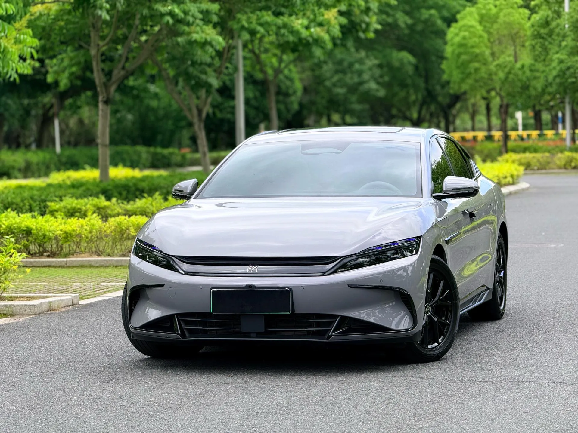 BYD 2025 Han DM-i 1.5T CVT Intelligent Driving Edition 125KM Elite Automatic exterior