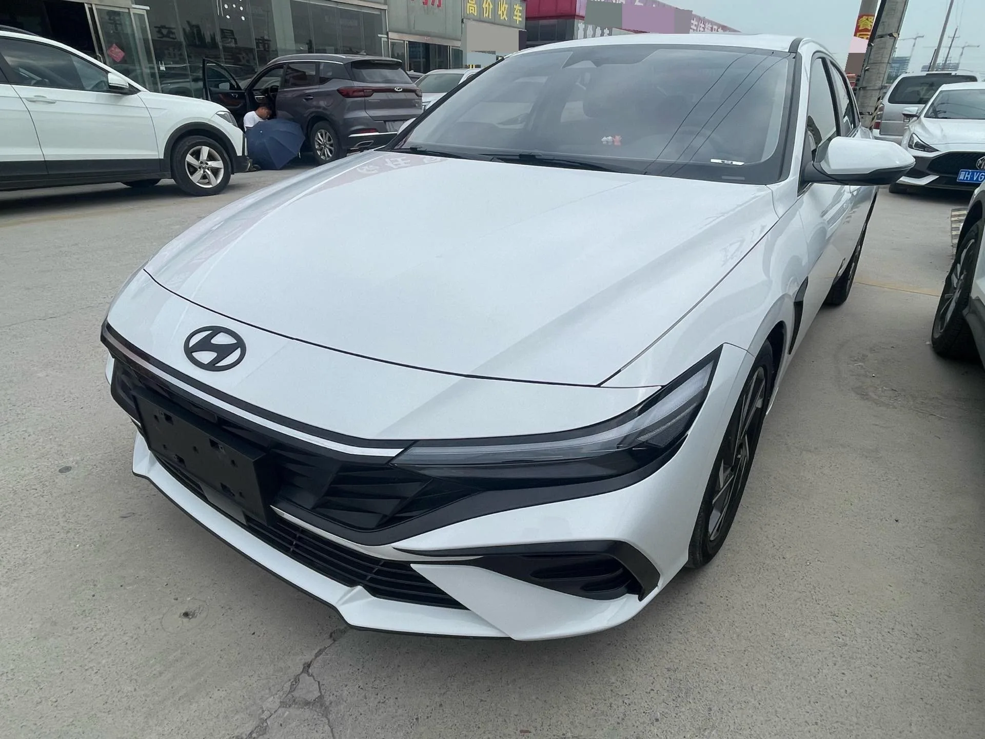 2023 Elantra 1.5L CVT LUX Premium Edition exterior