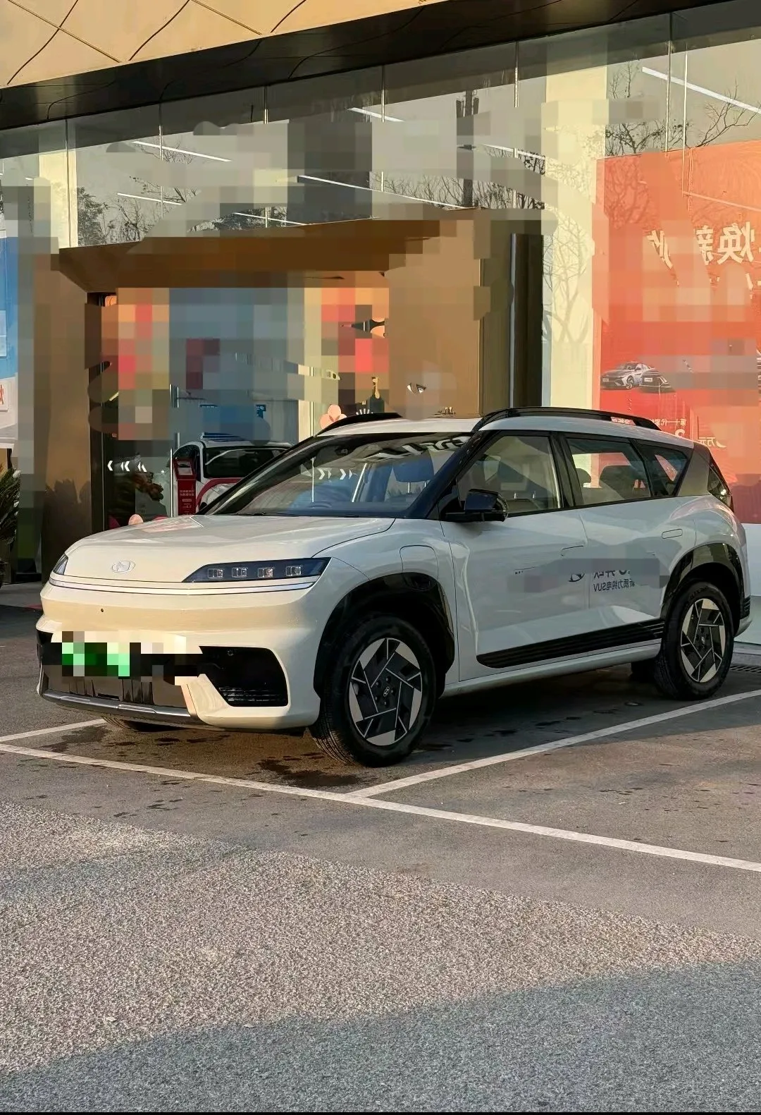 EO Yio 2025 Model, FWD TECH Edition, 64.2 kWh exterior