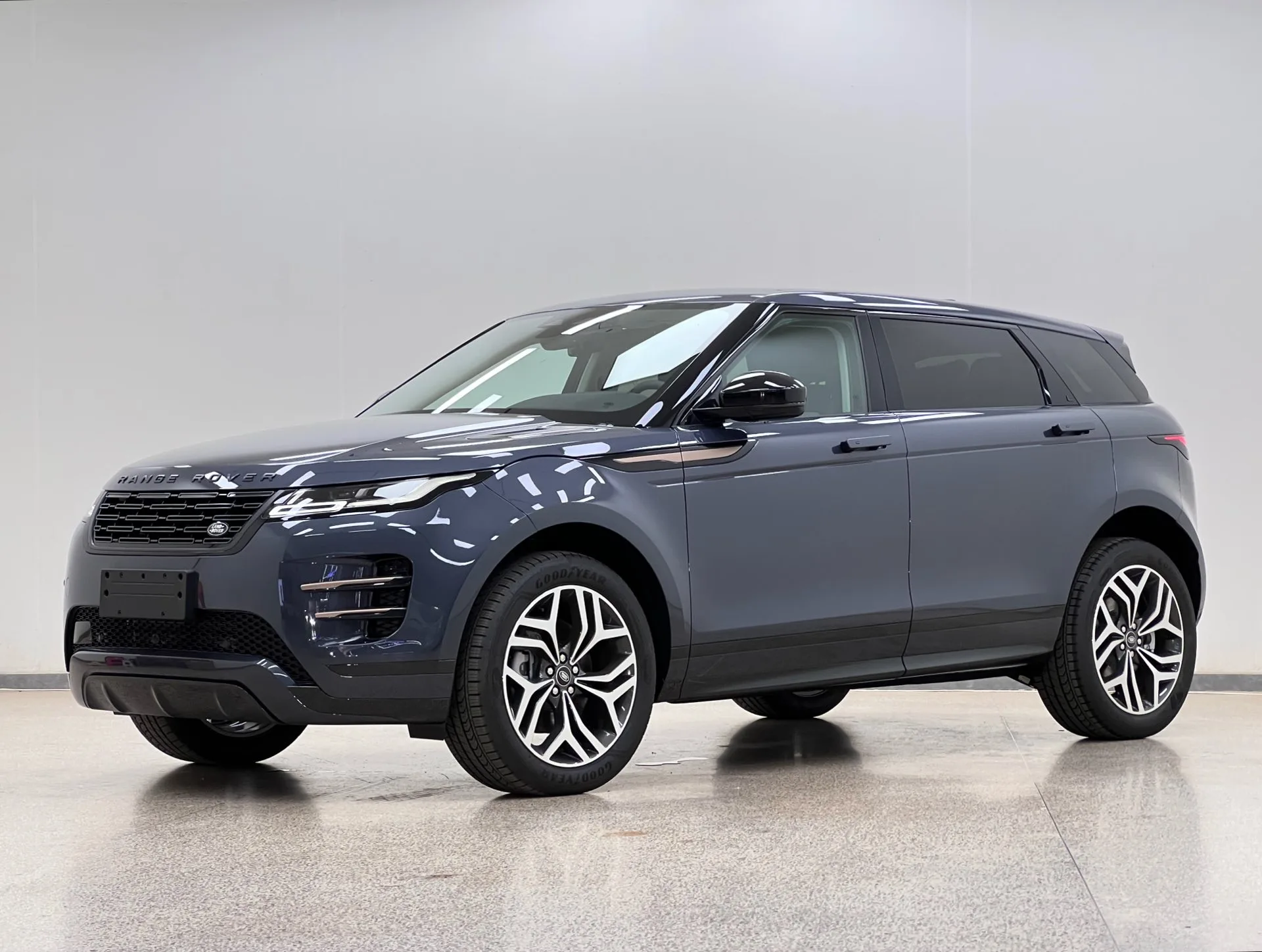 2026 Land Rover Range Rover Evoque L 48V 2.0T SE Automatic exterior