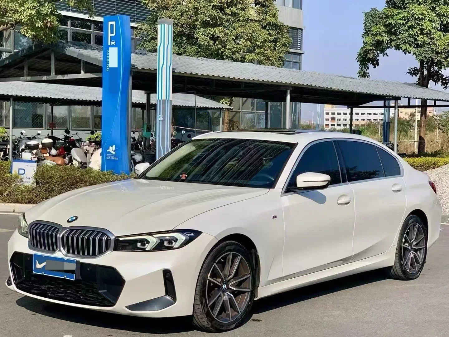 2023 BMW 3 Series 320Li M Sport Package exterior