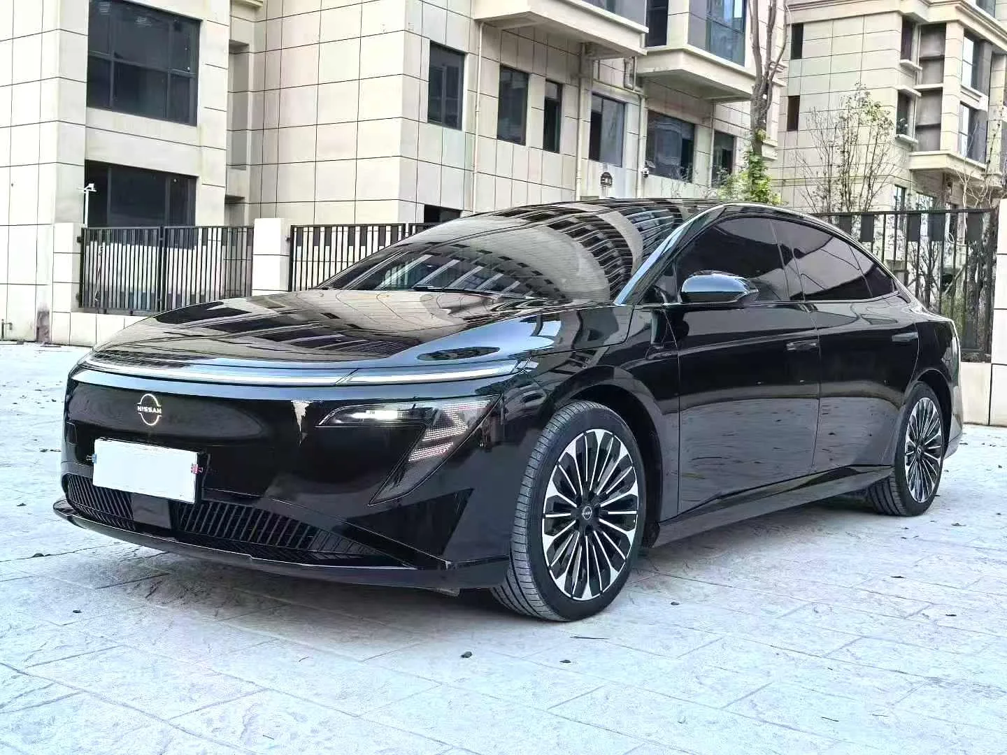 Nissan 2025 N7 625 Pro Automatic exterior