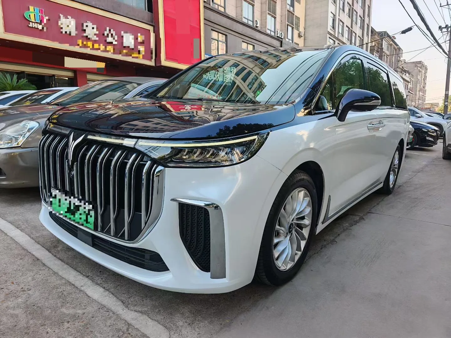Dreamer 2024 PHEV Extended Range Premium Edition exterior