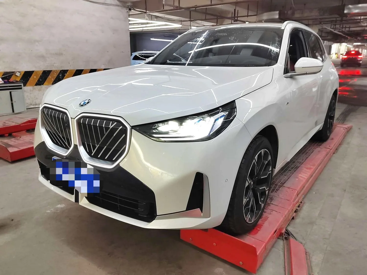 2025 BMW X3 xDrive30L 2.0T Premium Edition with M Sport Package, Automatic Transmission exterior