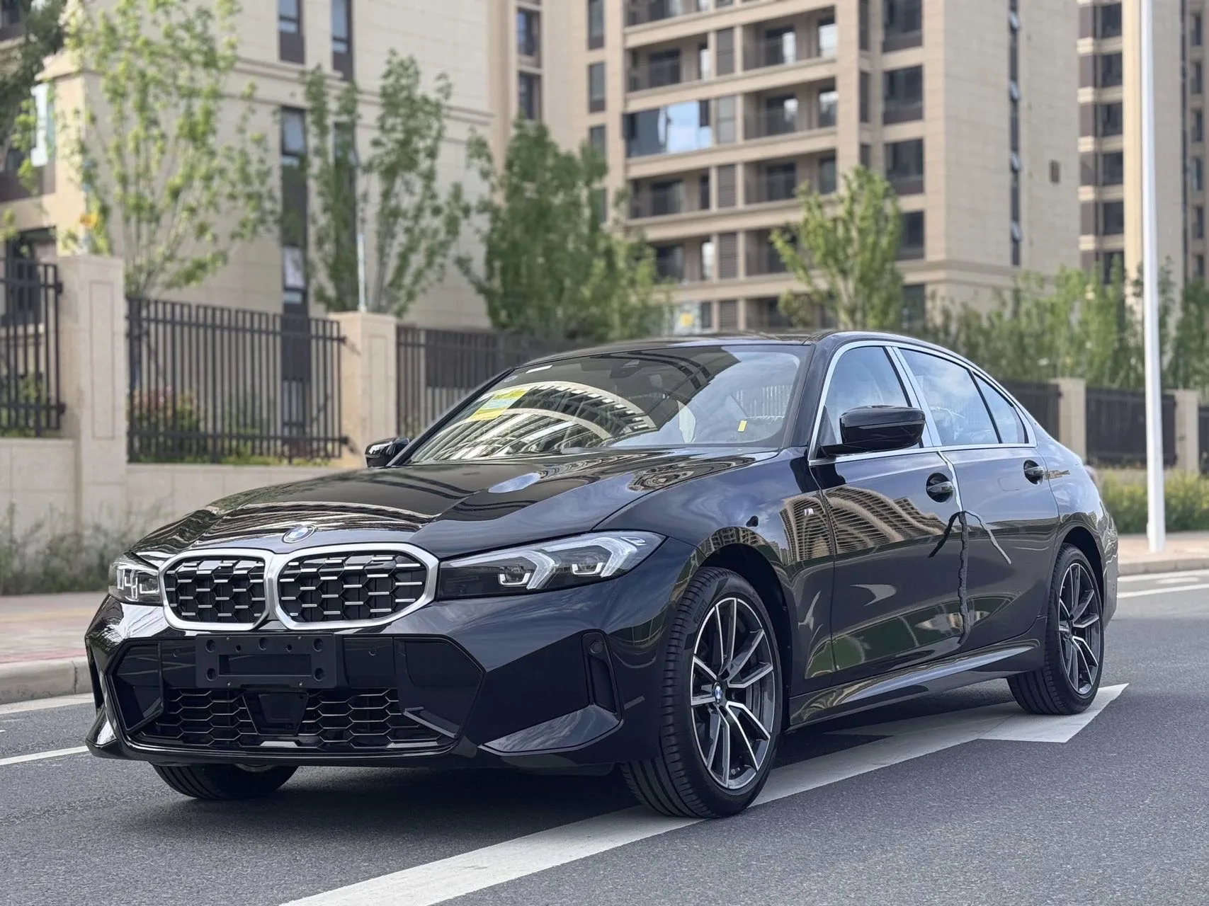 2025 BMW 3 Series 325Li 2.0T M Sport Package Automatic exterior