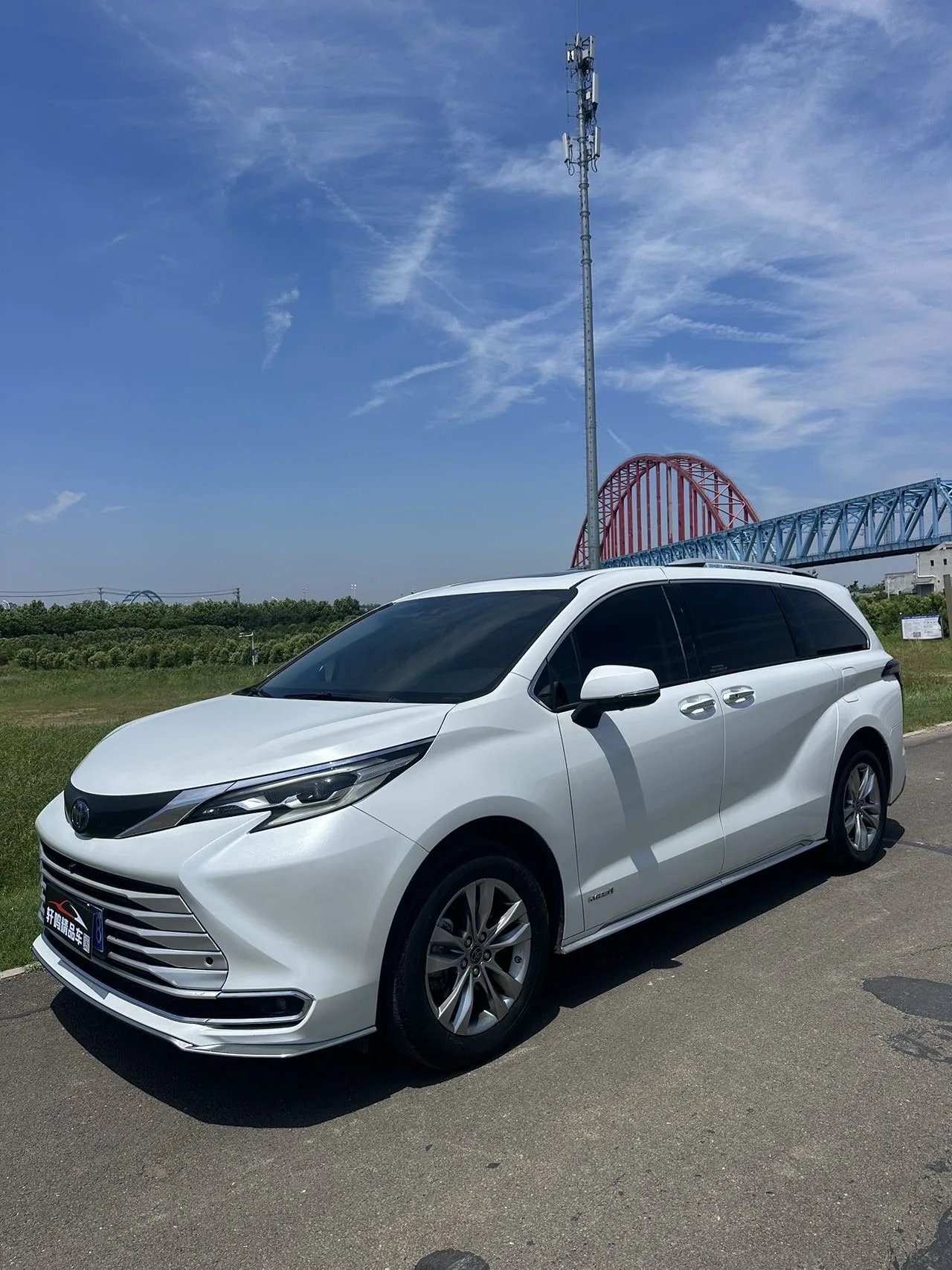 2023 Toyota Sienna 2.5 CVT Comfort Edition Automatic exterior