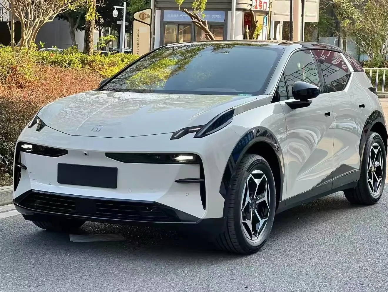 JiKrypton 2025 JiKrypton X 5-seater Long Range Automatic exterior