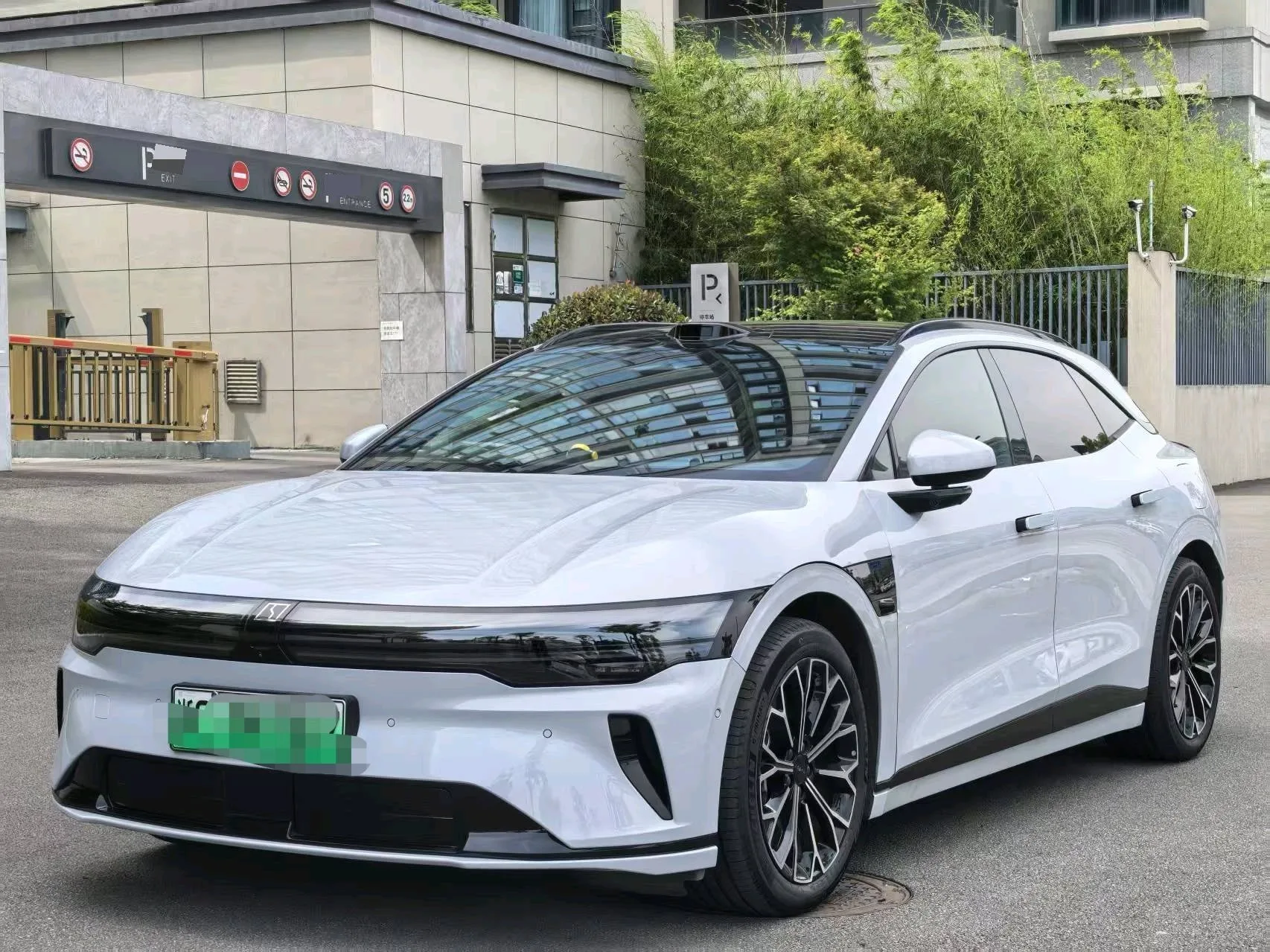 JiKrypton 2025 Model JiKrypton 007GT Rear-Wheel Drive Intelligent Driving Edition 75kWh Automatic exterior