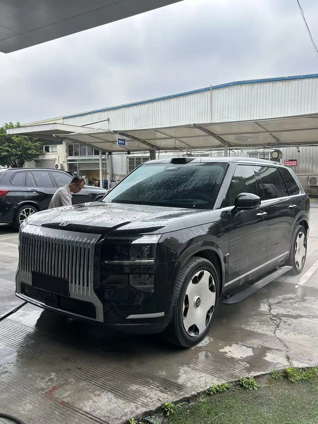 Zeekr 2025 Model Year Zeekr 9X 2.0T Hyper Edition 70kWh Automatic Transmission exterior
