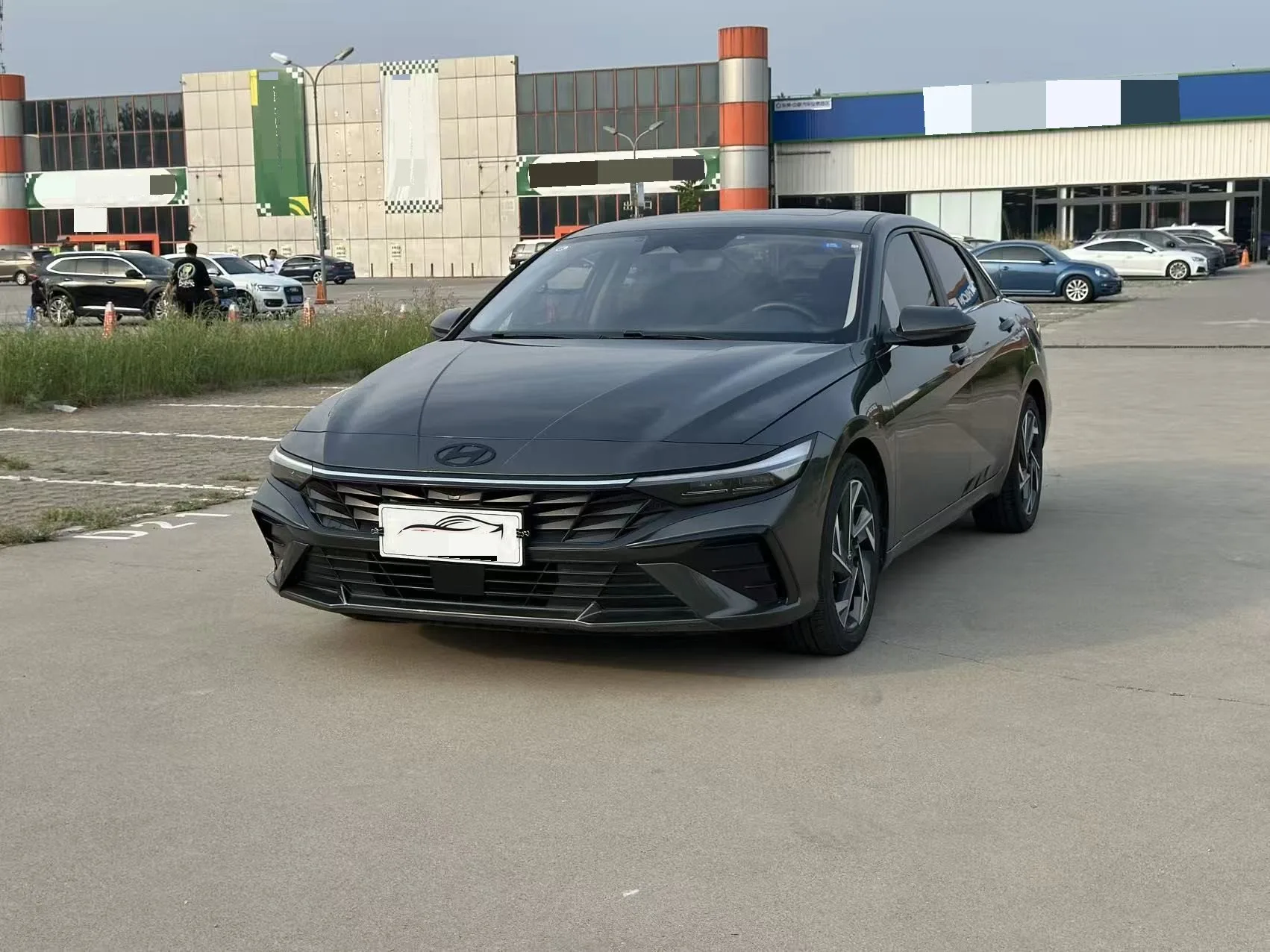 Hyundai Elantra 2023 1.5L CVT LUX Premium Edition exterior