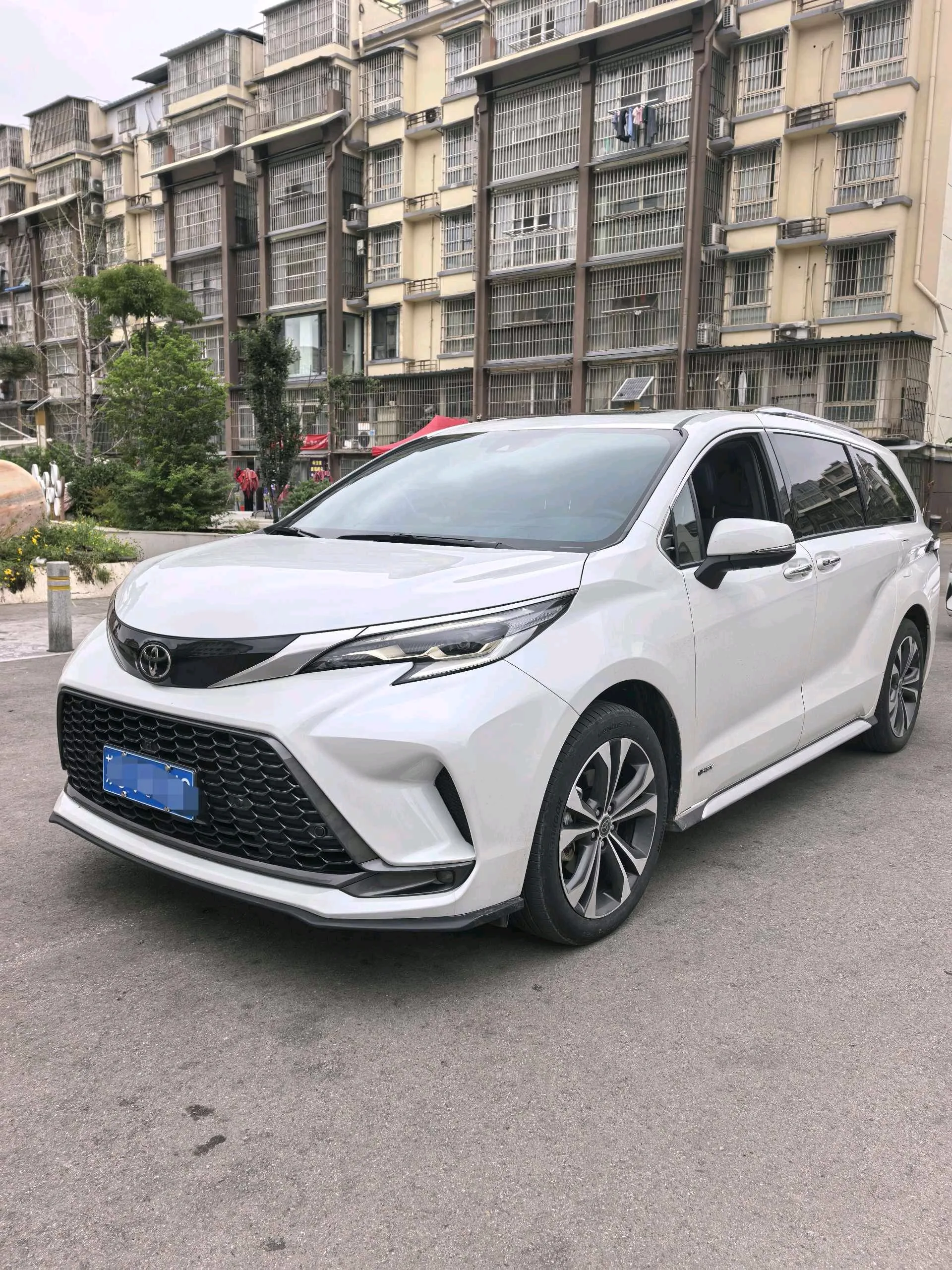 Toyota 2024 Grandeur Hybrid 2.5 CVT Premium Plus Automatic exterior