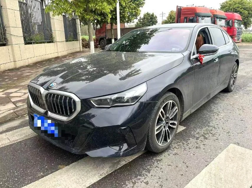 BMW 5 Series 2025 530Li 48V 2.0T Leading M Sport Package Automatic exterior