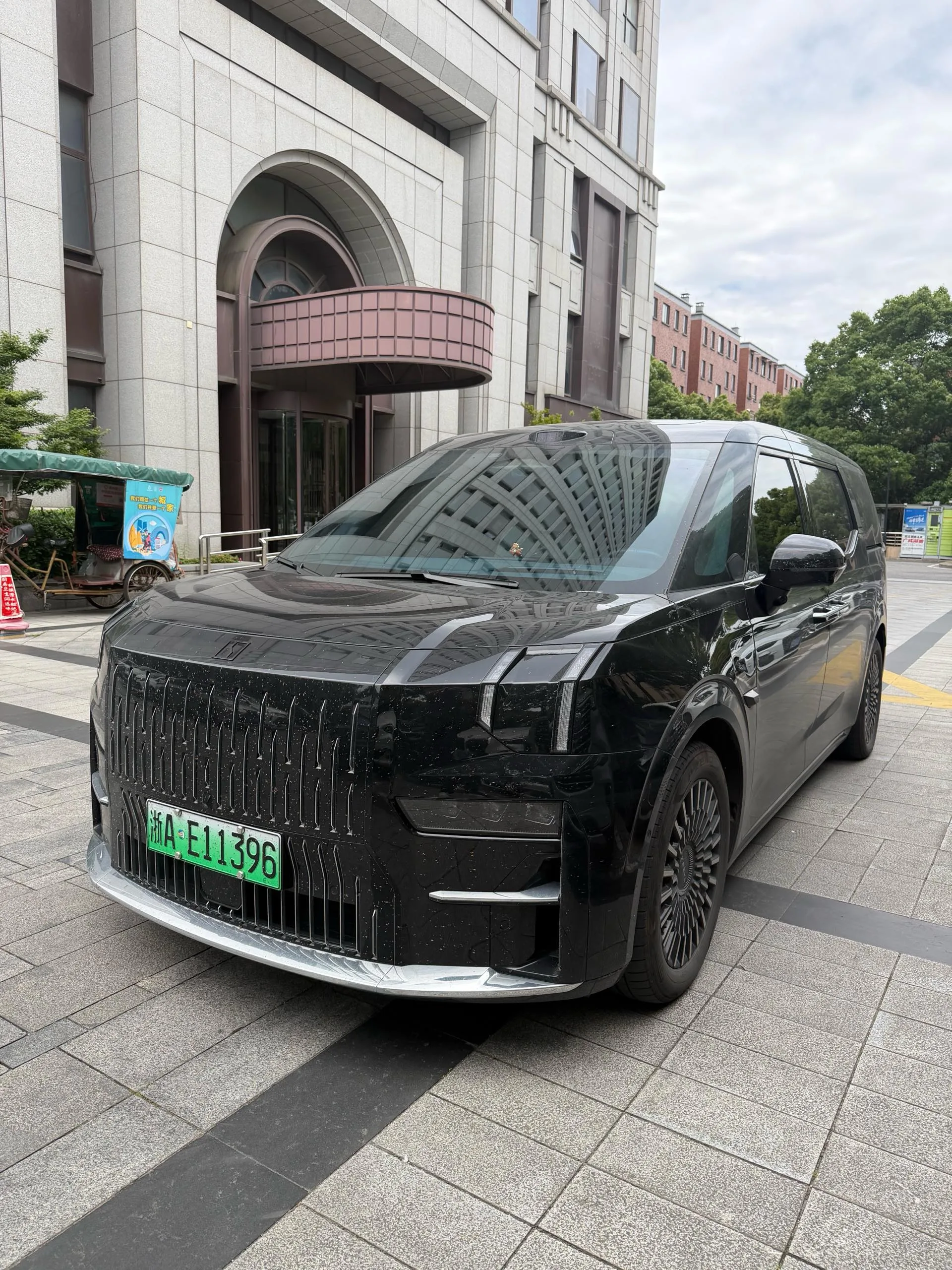 2024 Jike 009 Six-Seat Executive Edition AWD 108kWh Automatic exterior