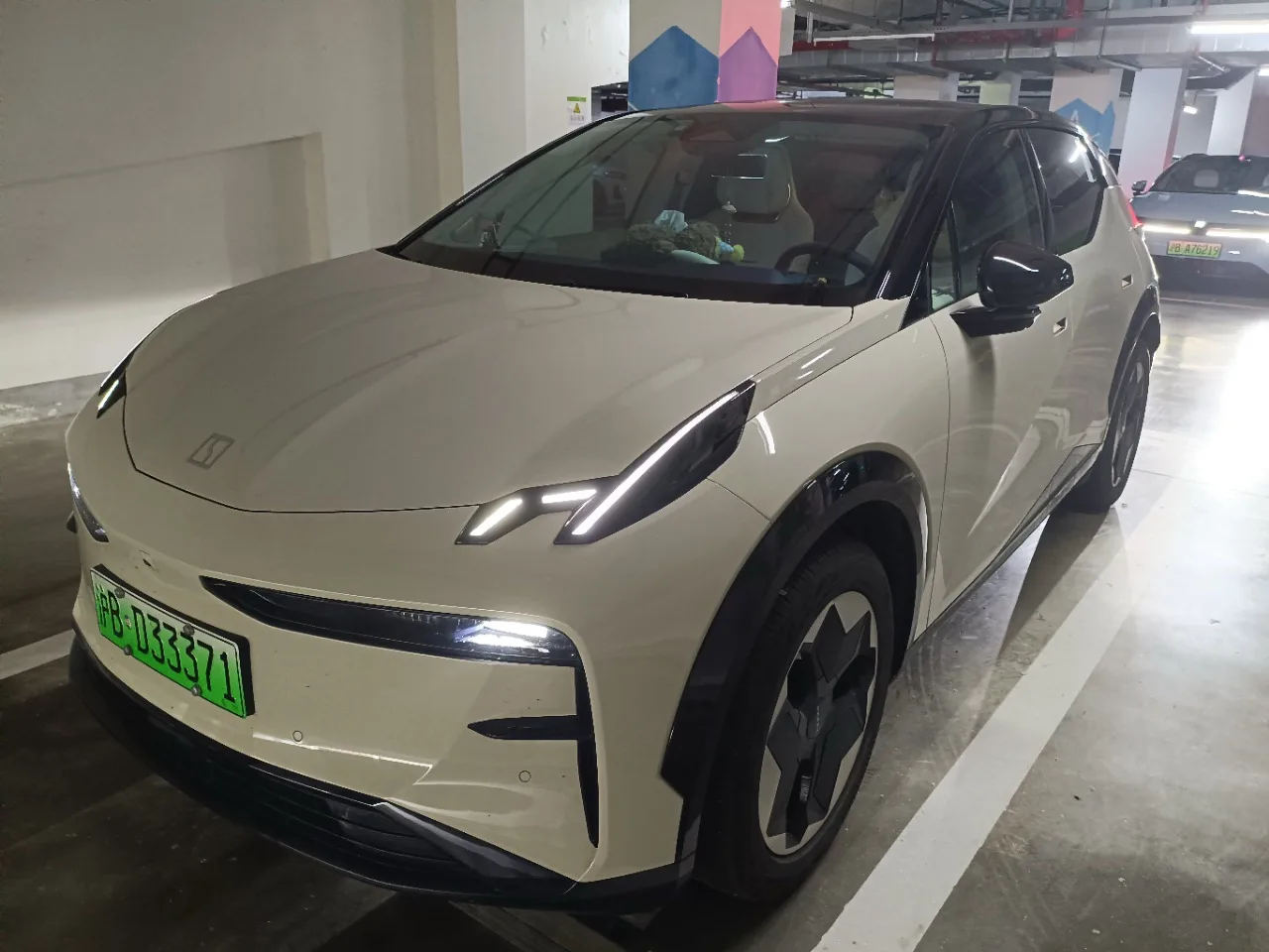 JiKrypton 2025 JiKrypton X Four-Seat Rear-Wheel Drive Magic Cube Edition Automatic Transmission exterior