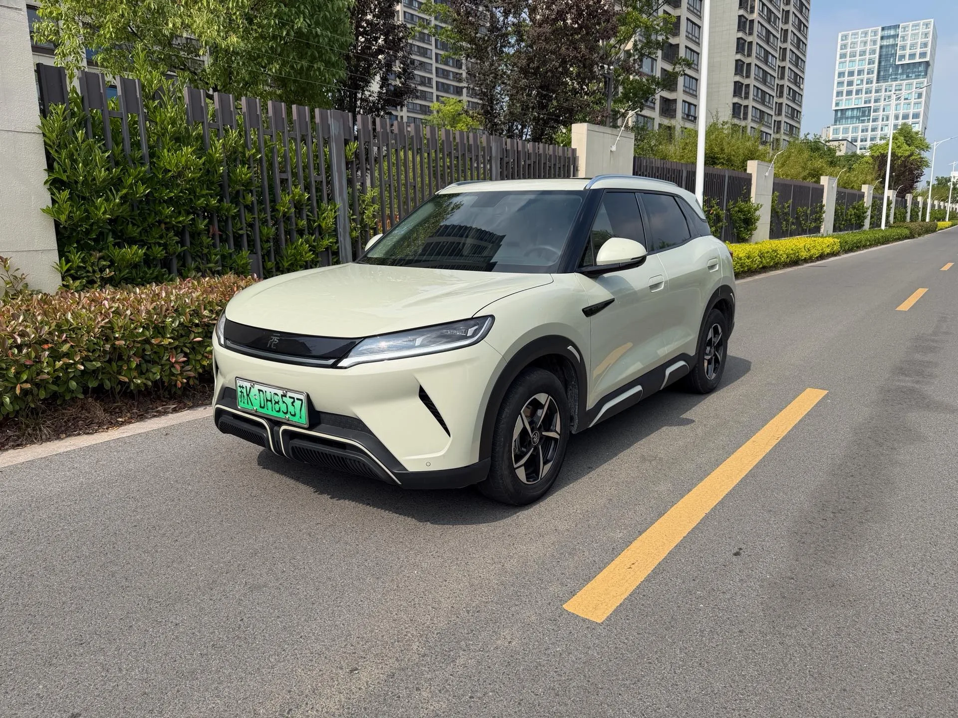 Yuan UP 2024 Model 401KM Transcend Edition exterior