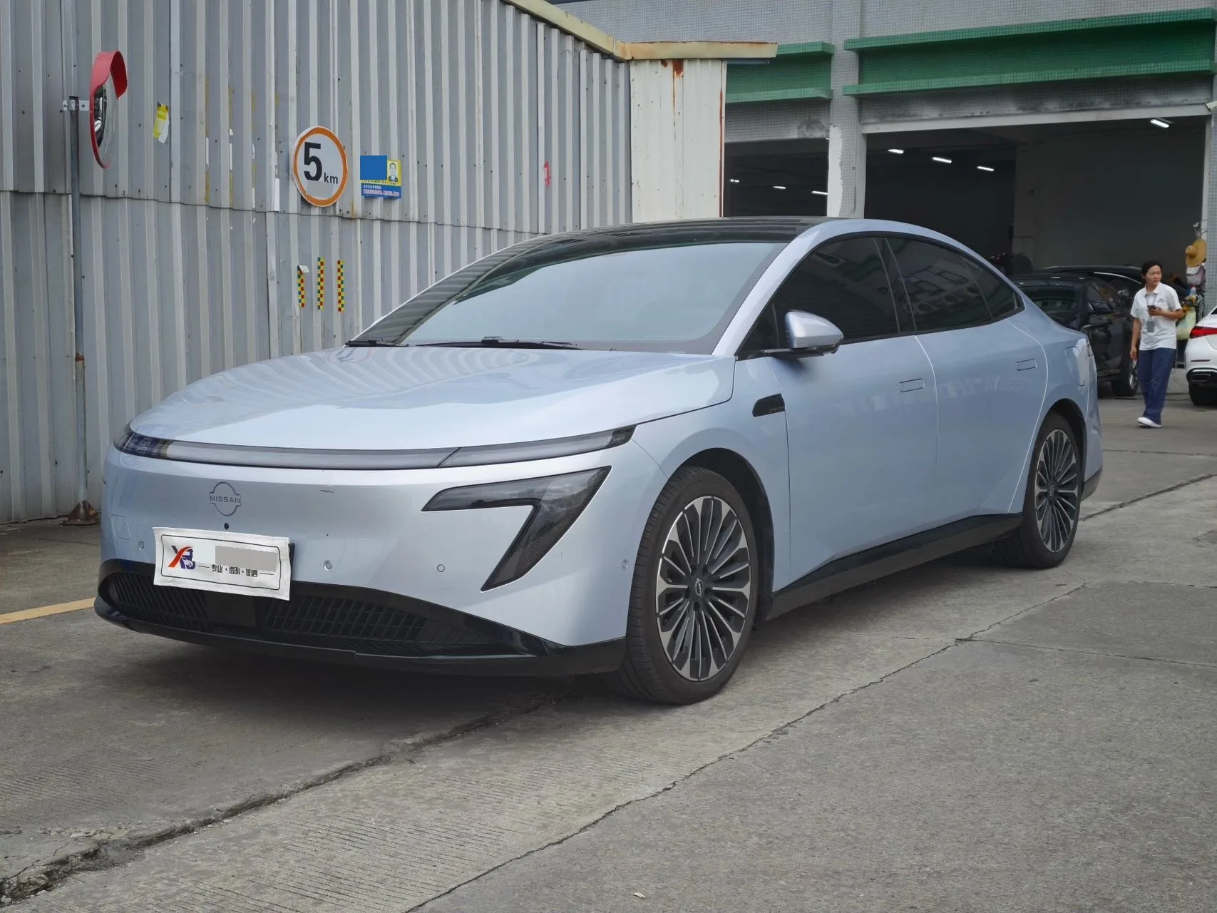 2025 Nissan N7 625 Max Automatic exterior