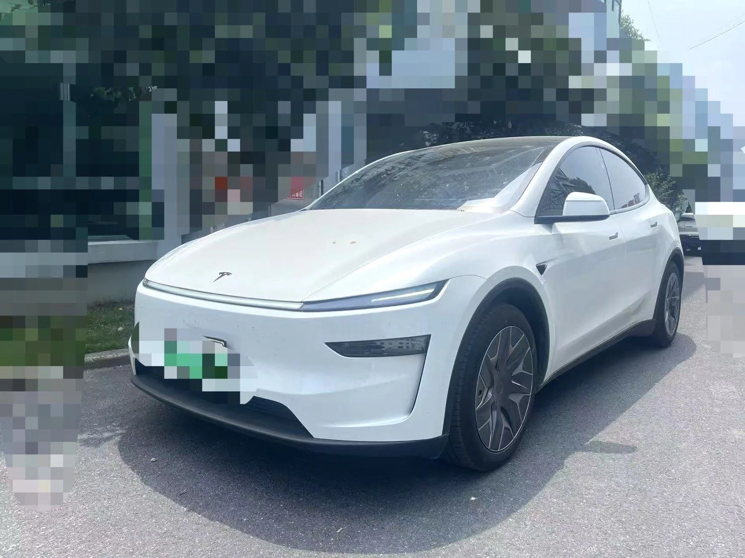 Tesla 2025 Model Y L Long Range All-Wheel Drive Automatic exterior