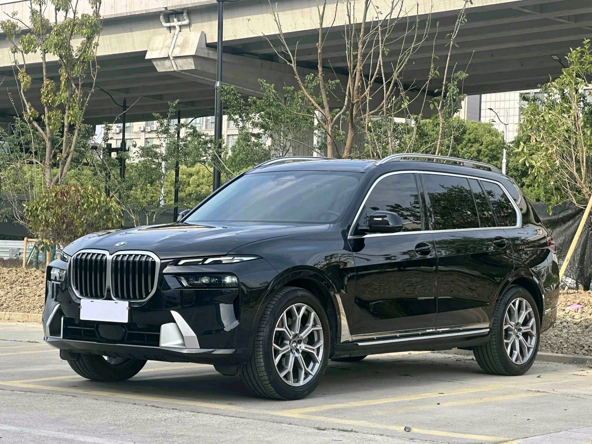 BMW X7 (Imported) 2024 Model Year X7 xDrive40i 48V 3.0T Luxury Line with Premium Package, Automatic Transmission exterior