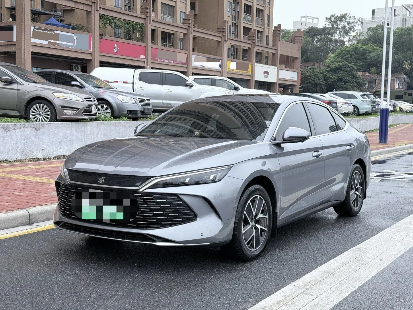 Qin L 2024 DM-i 120KM Leading Edition exterior