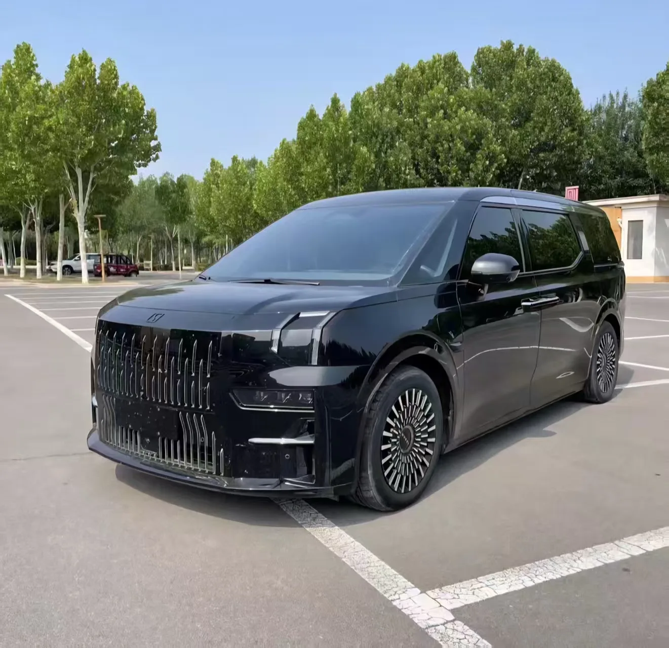 Zeekr 009 2024 Model Year, 7-Seater with Center Aisle, 108 kWh exterior
