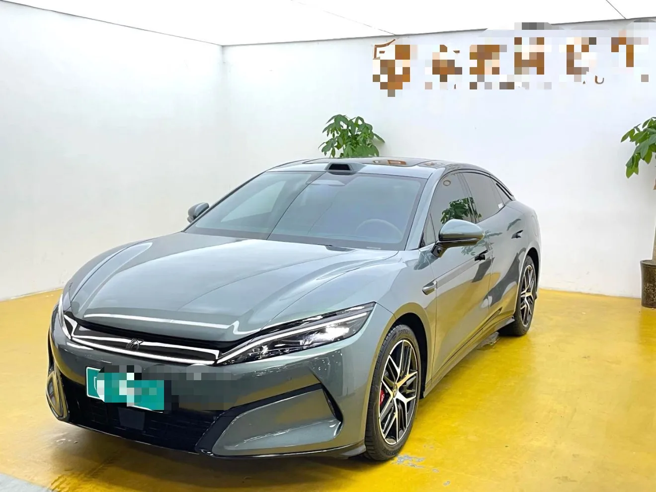 Han L 2025 DM-p All-Wheel Drive LiDAR Flagship Model exterior