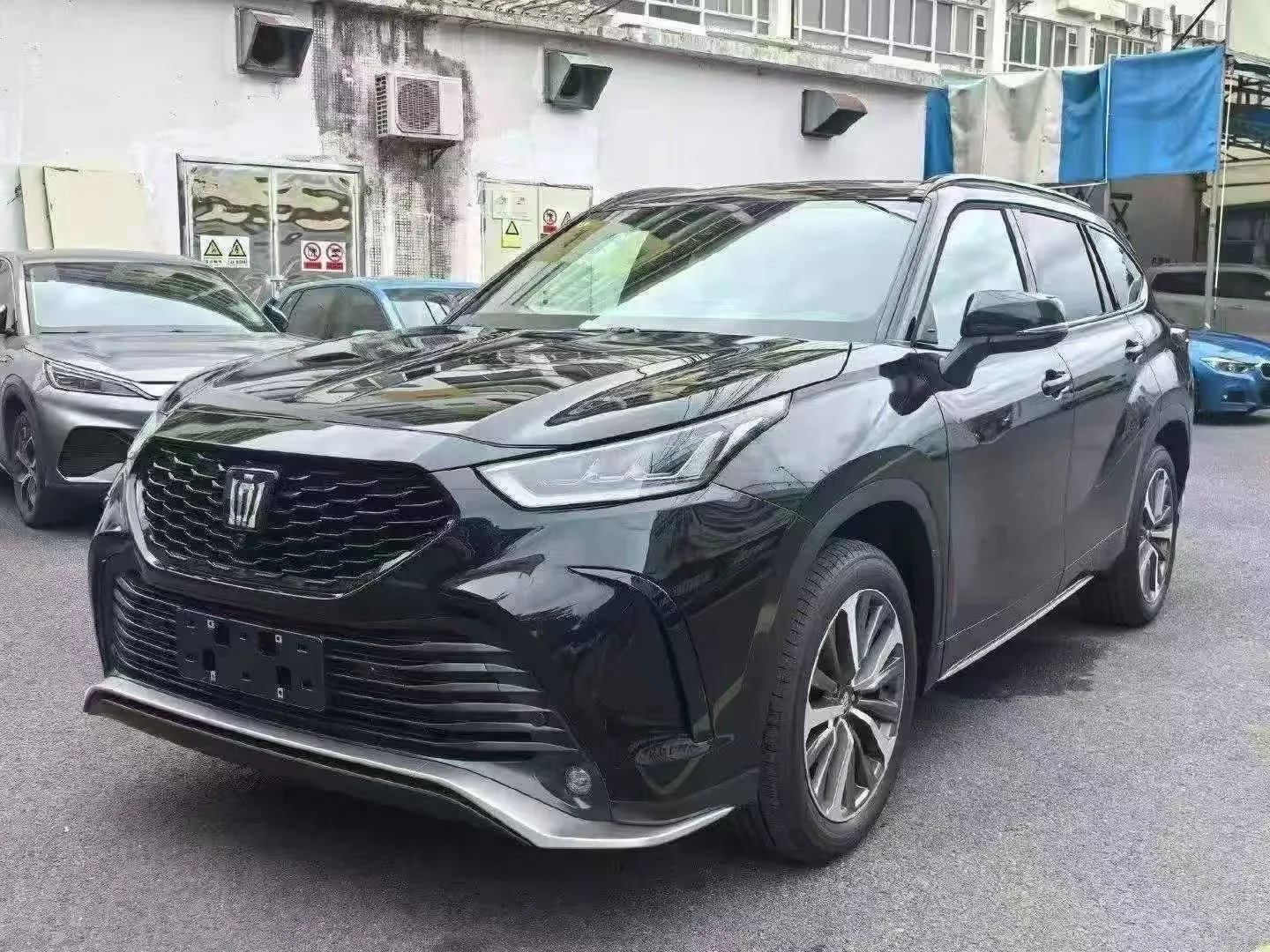 2026 Toyota Crown Land Cruiser HEV 2.5 CVT 2WD Luxury Edition Automatic exterior