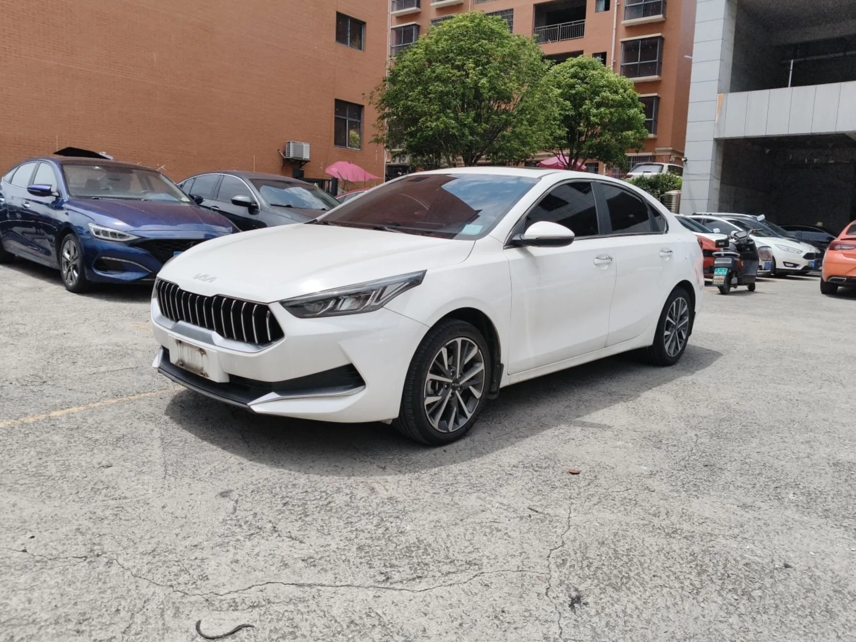 Kia K3 2023 1.5L CVT Luxury Edition exterior