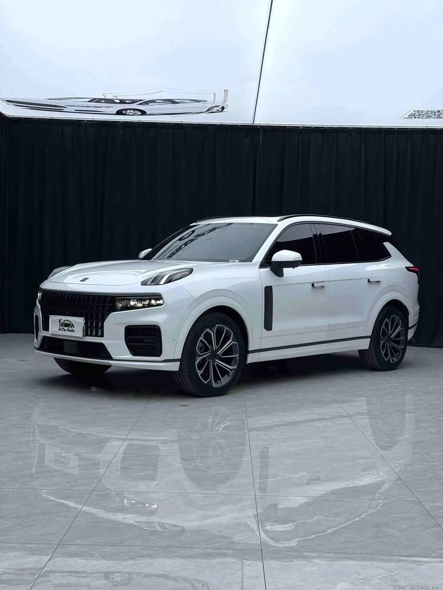 Lynk & Co 09 New Energy 2023 Model Year 2.0TD EM-P Long Range Edition PM 7-Seater exterior