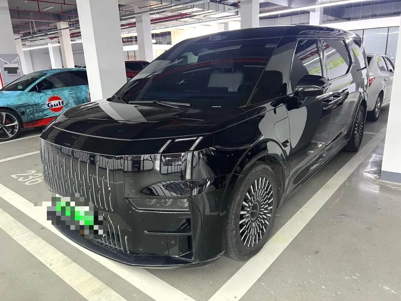 Zeekr 2024 Zeekr 009 Six-Seater Executive Edition AWD 108kWh Automatic Transmission exterior