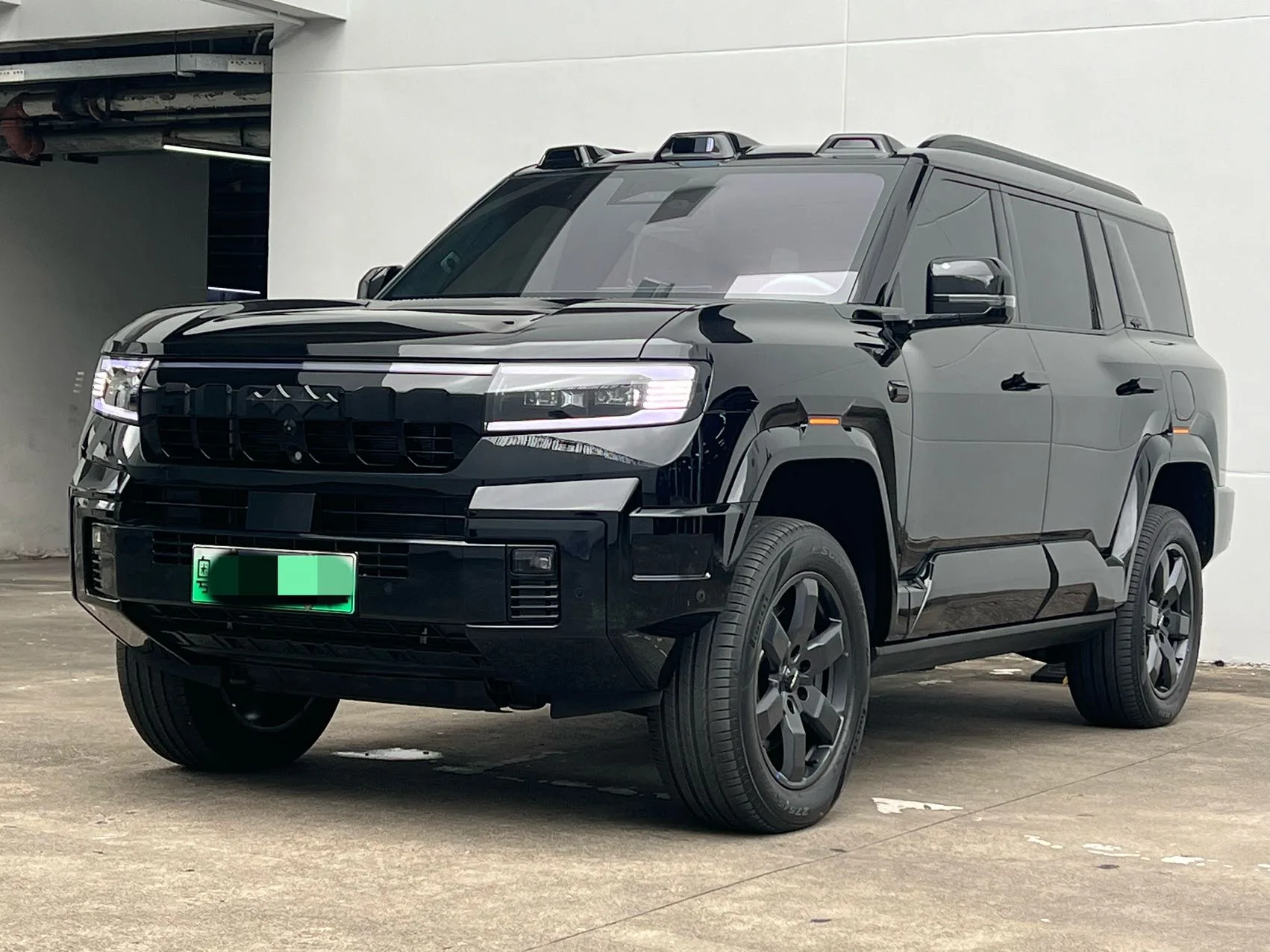 Fangchengbao 2025 Model Year Leopard 8 2.0T CVT "Intelligence and Courage" Flagship Edition 5-Seater Automatic Transmission exterior