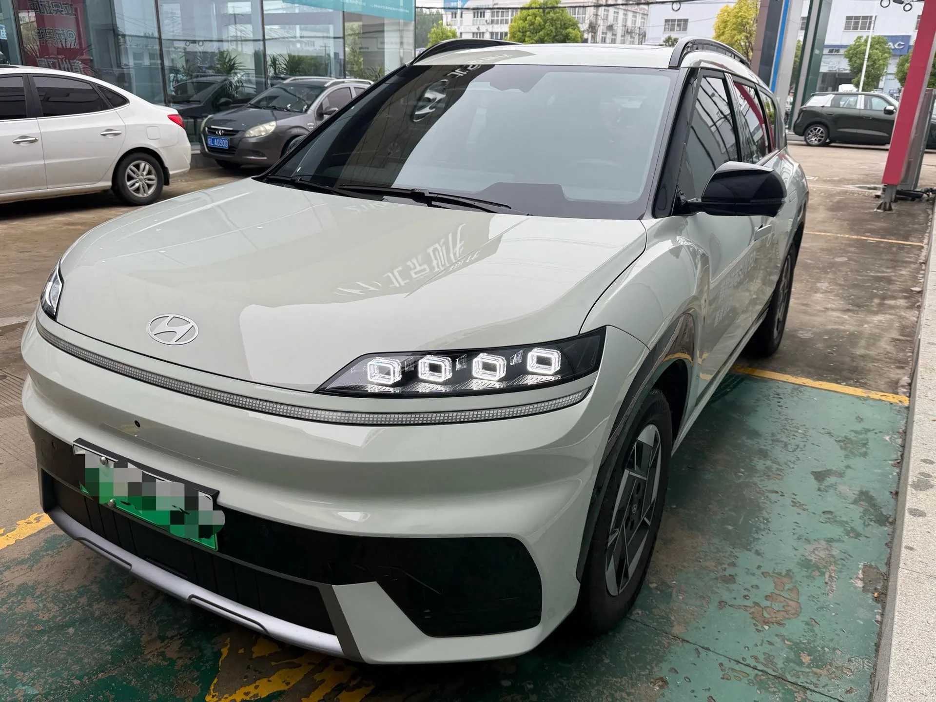 EO Yiou 2025 Two-Wheel Drive TECH Edition 64.2kWh exterior